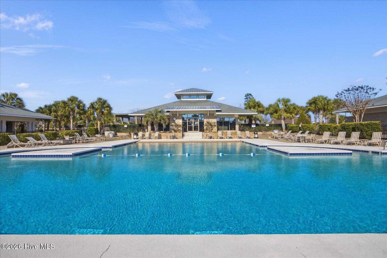 100560337 | Photo 40