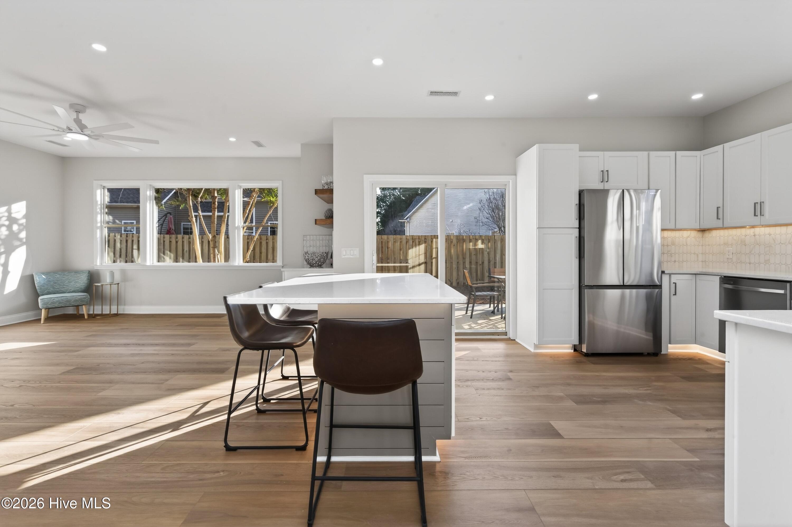 100553839 | Photo 22