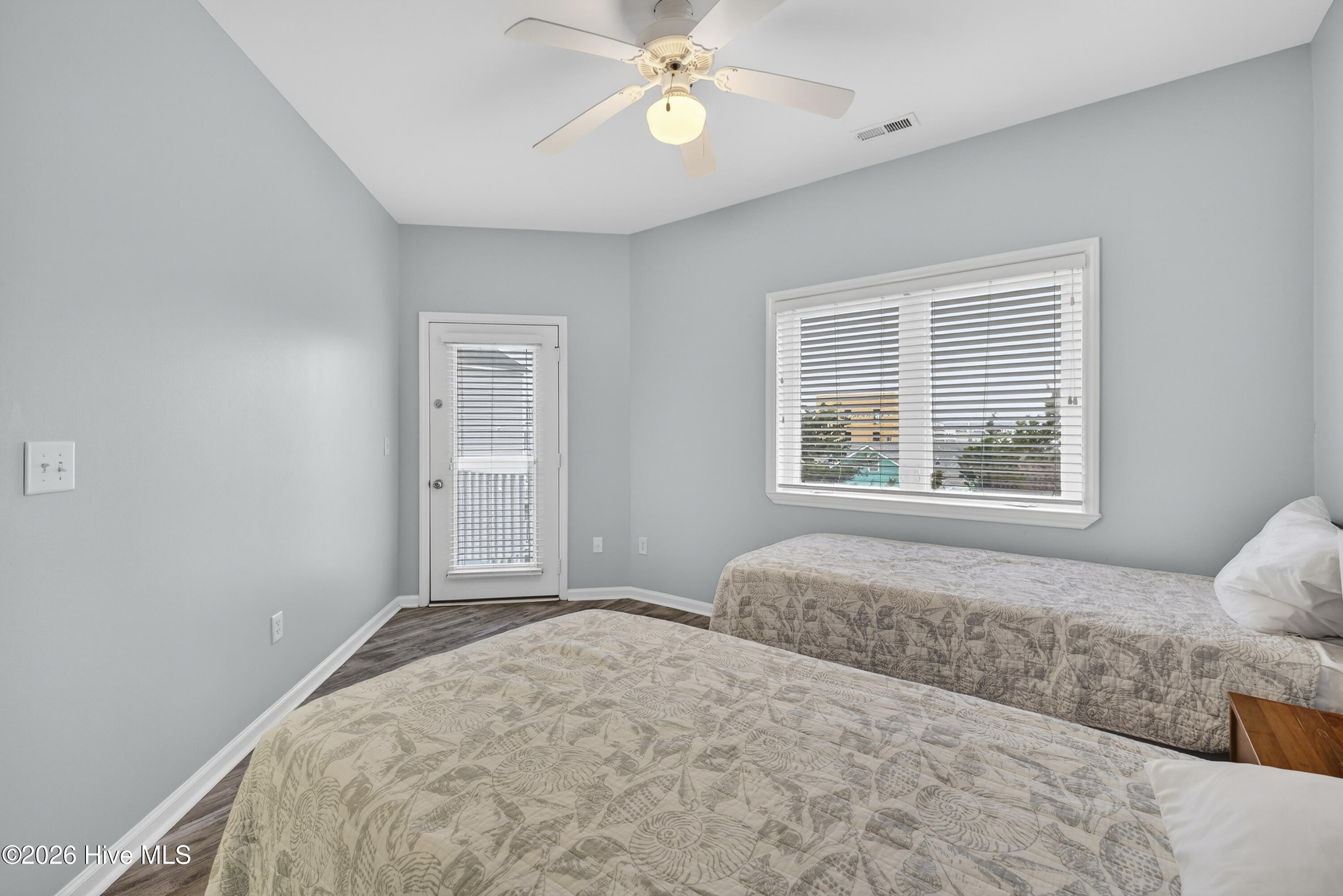 100561786 | Photo 56