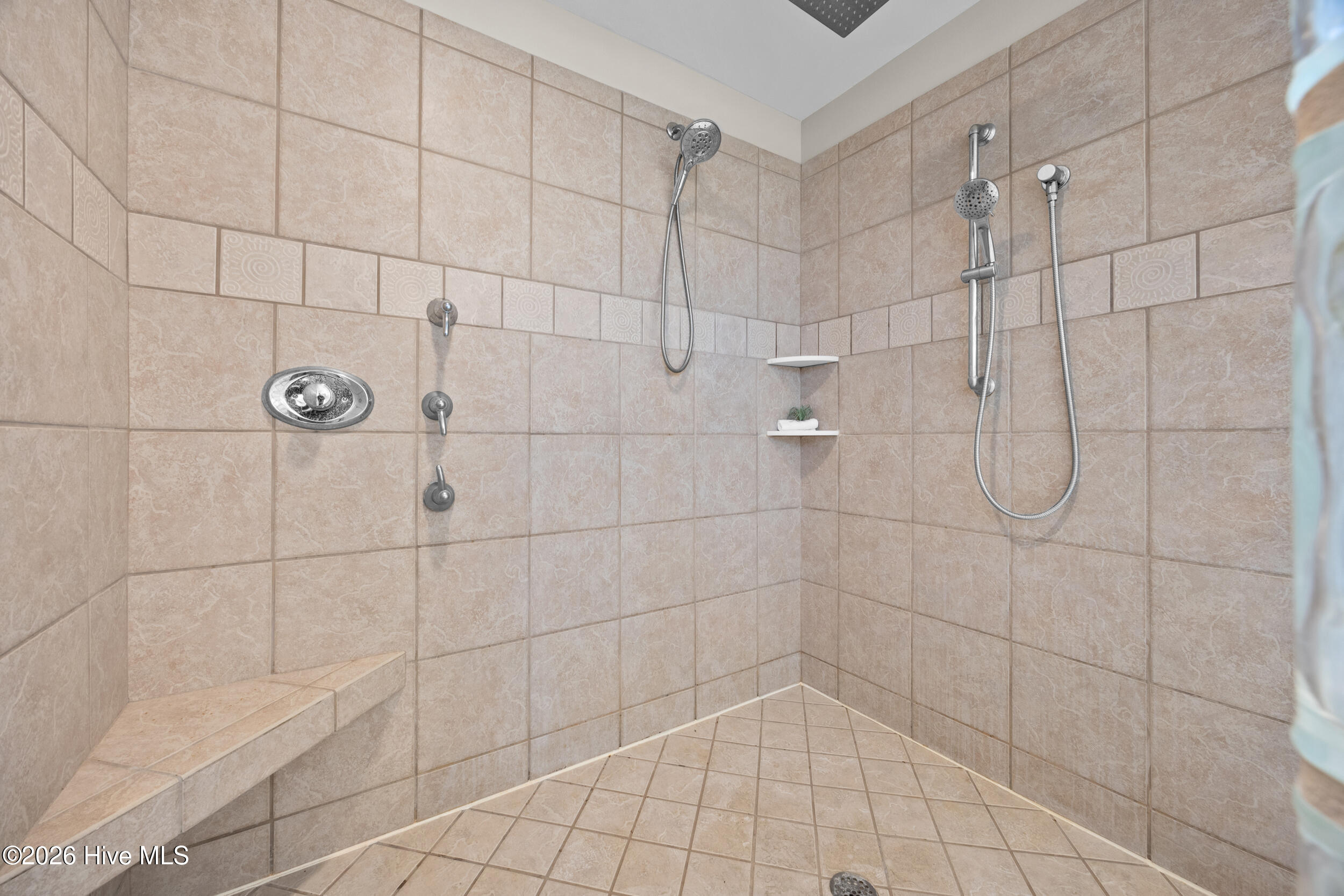 100552893 | Photo 44