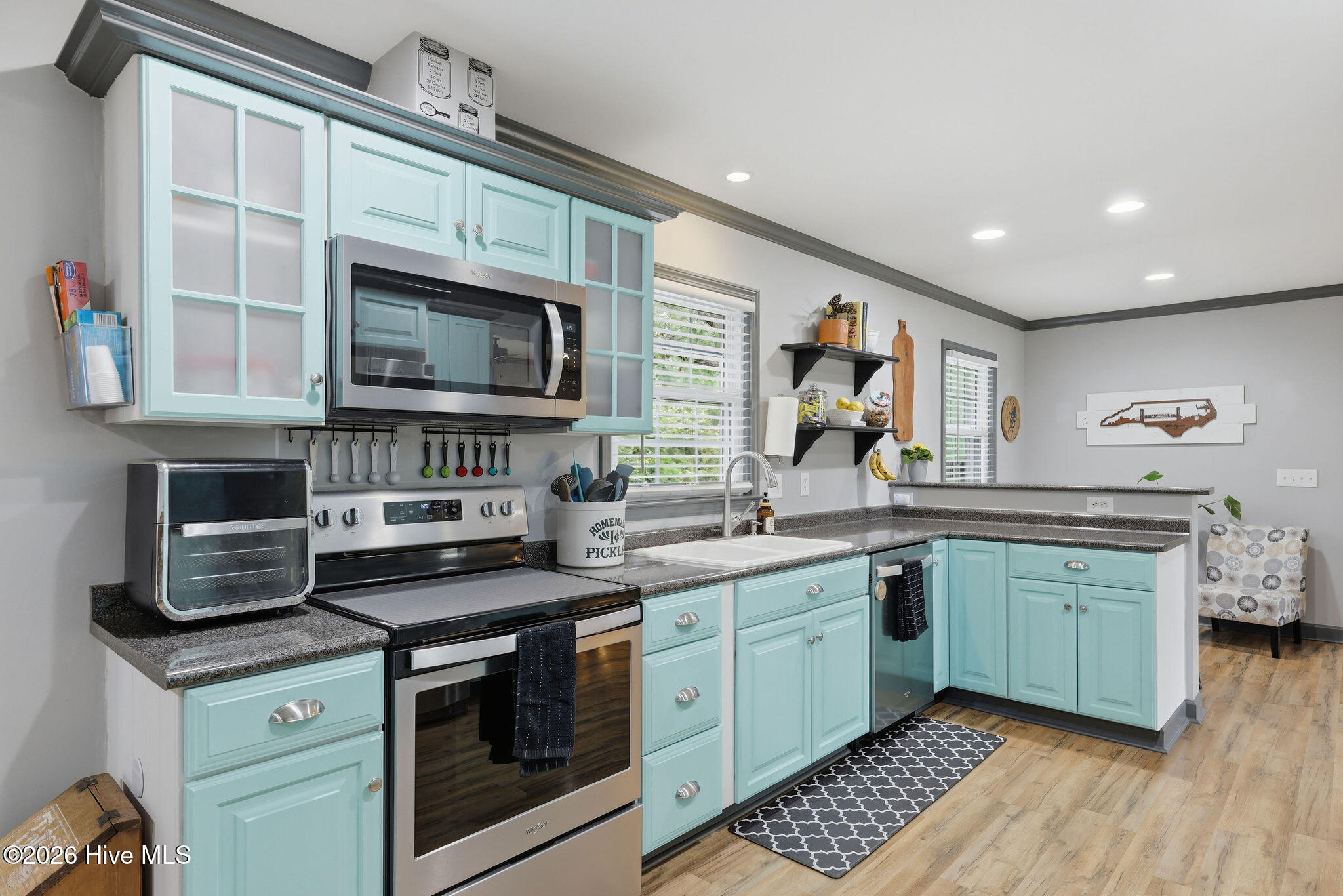 100570539 | Photo 11