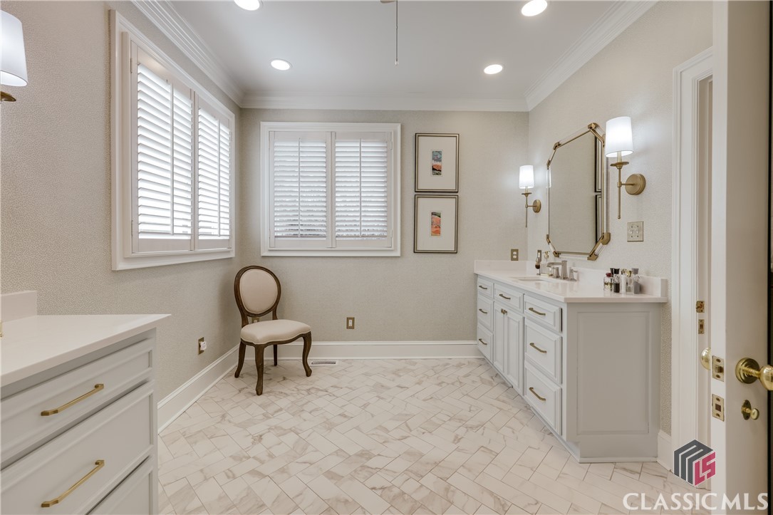 577 Cloverhurst Avenue W