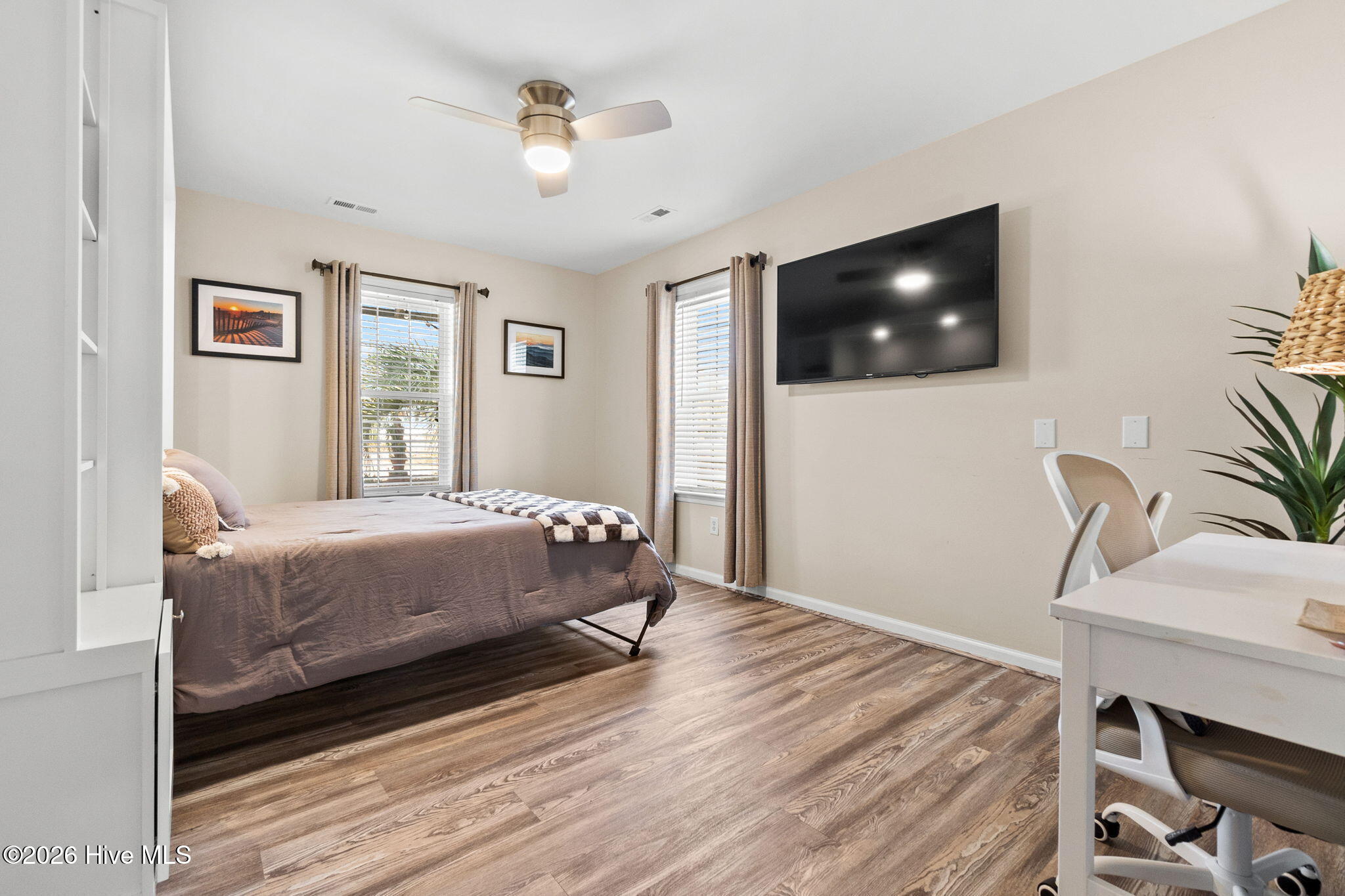 100562755 | Photo 24