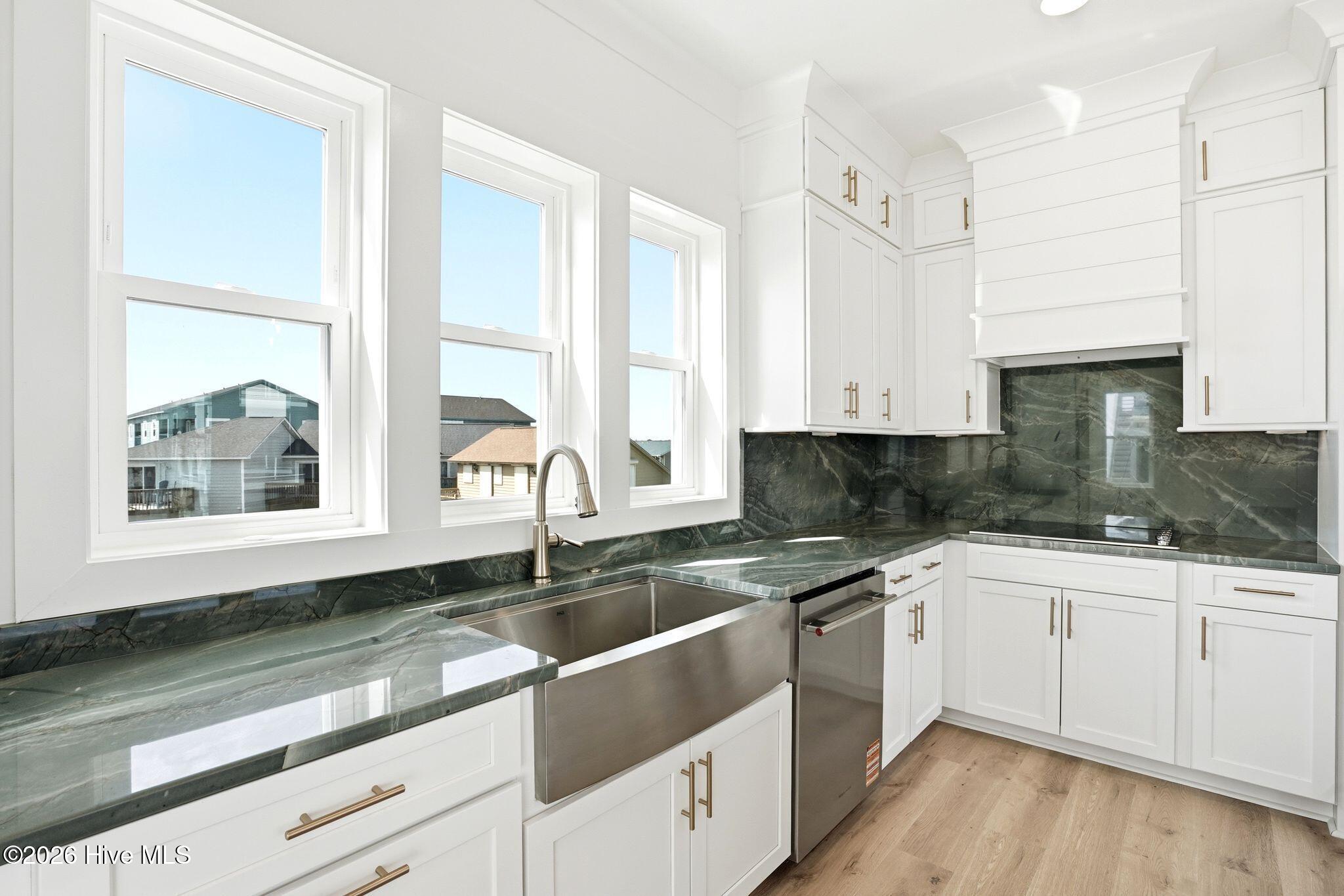 100561284 | Photo 47