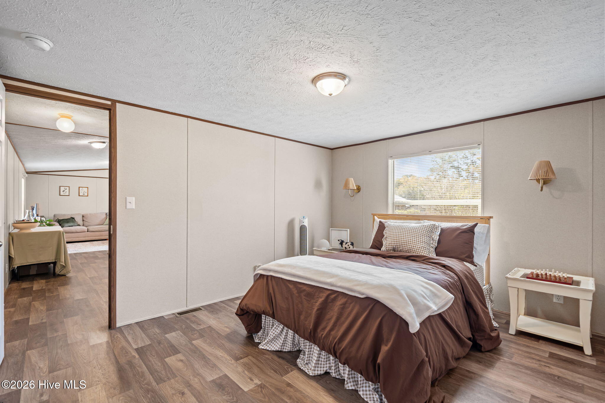 100562806 | Photo 19