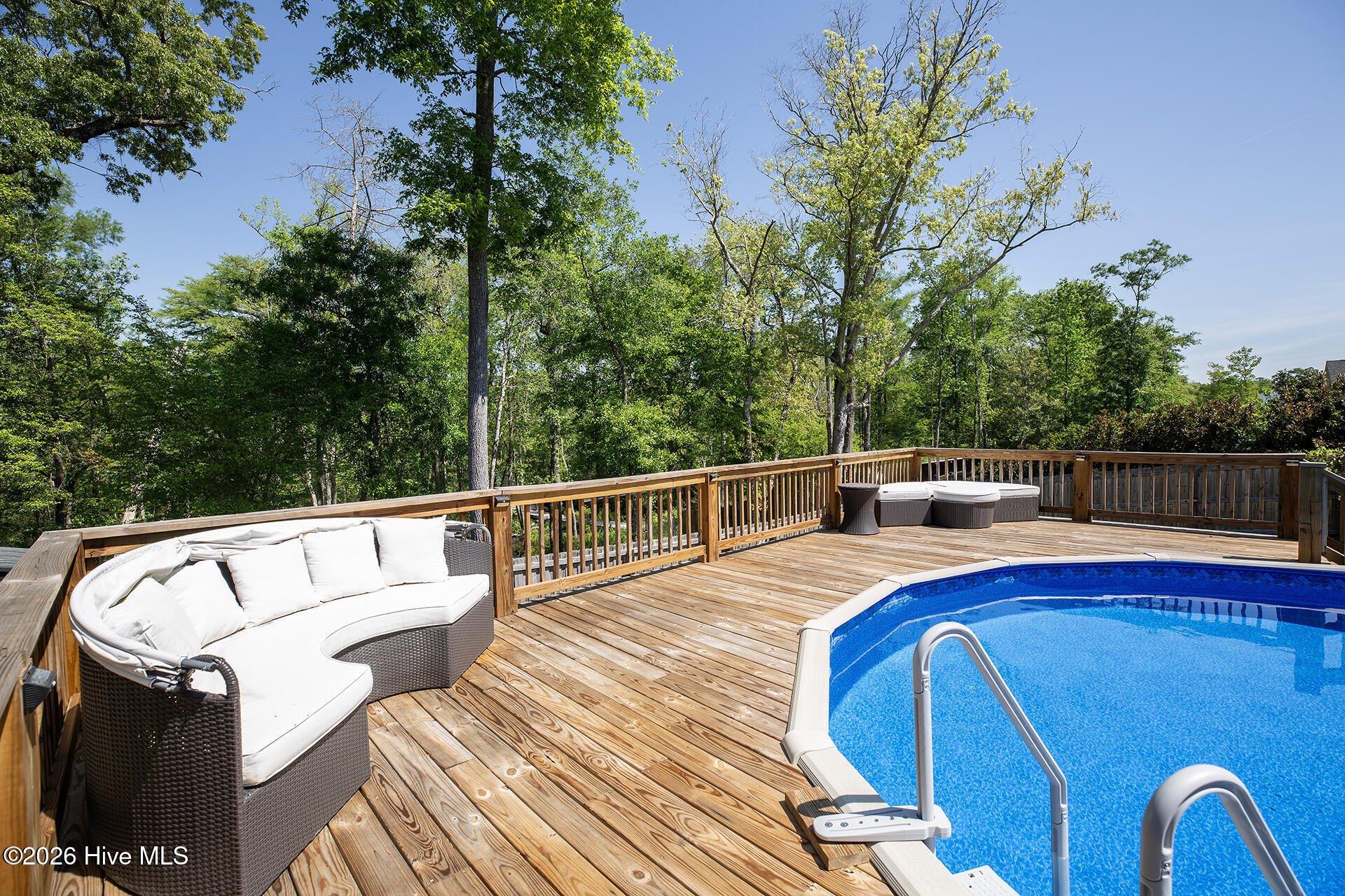 100550596 | Photo 46