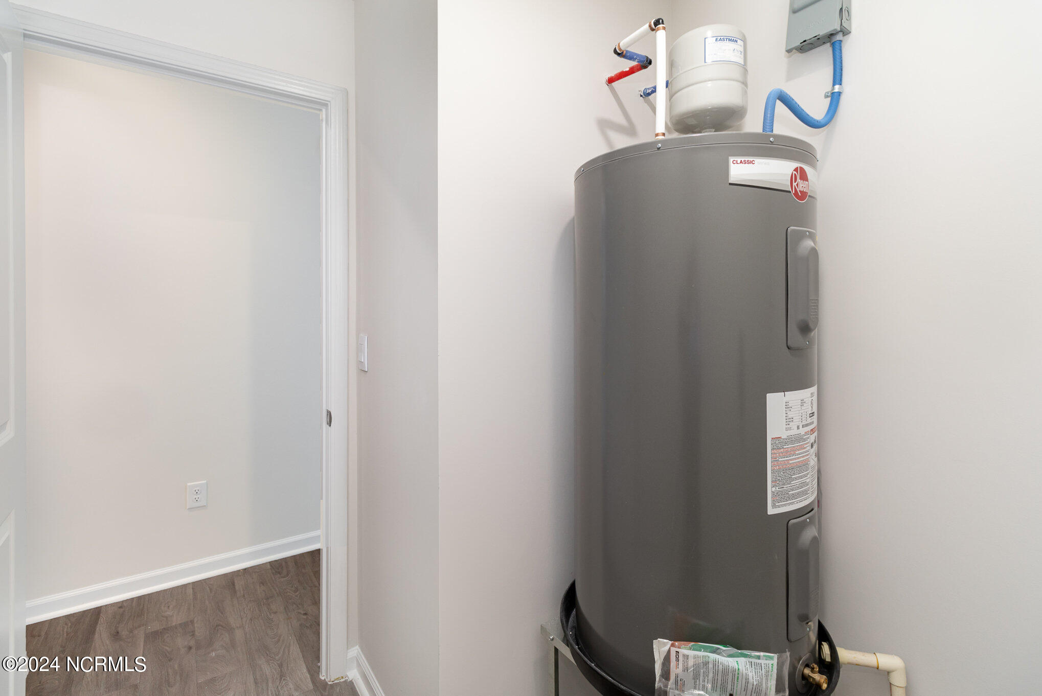 100548926 | Photo 11