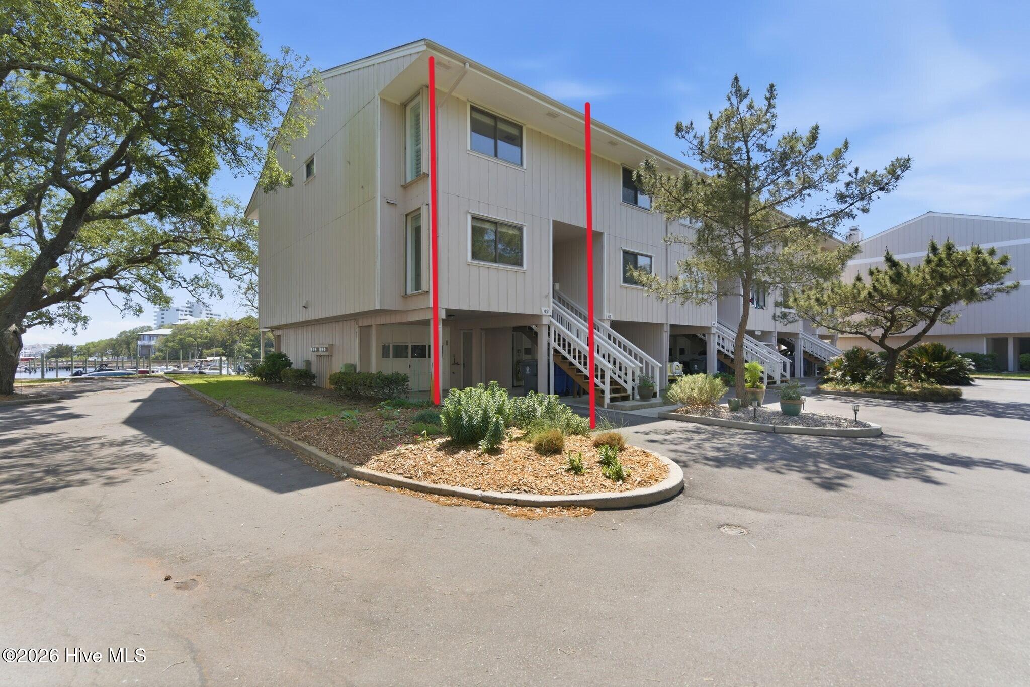 100570413 | Photo 32