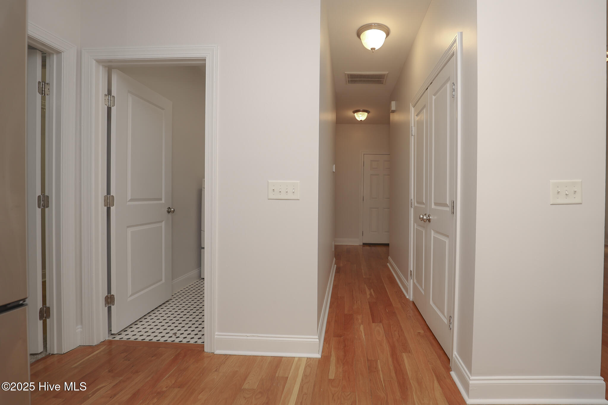 100530782 | Photo 15