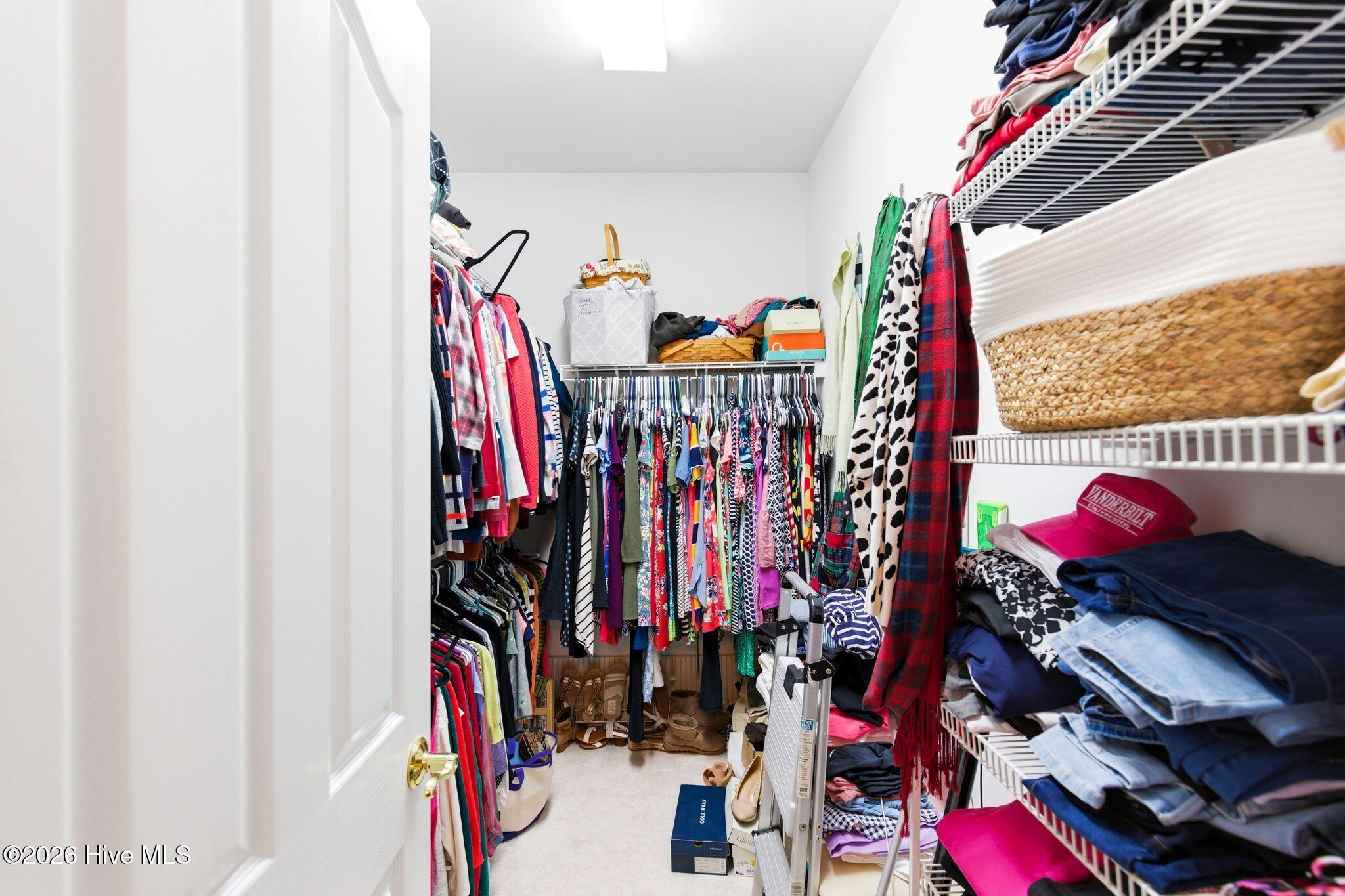 100564918 | Photo 36