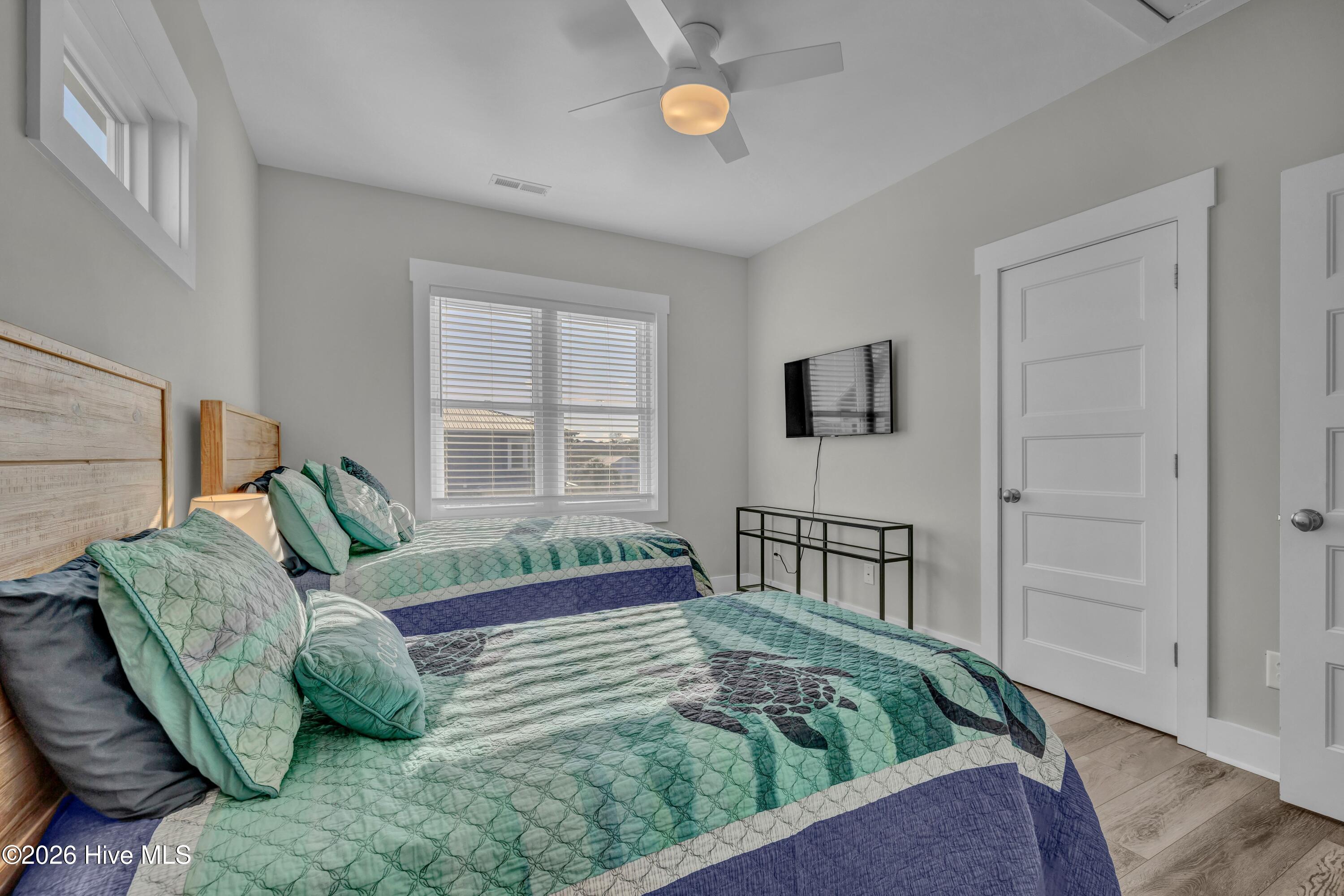 100549808 | Photo 43