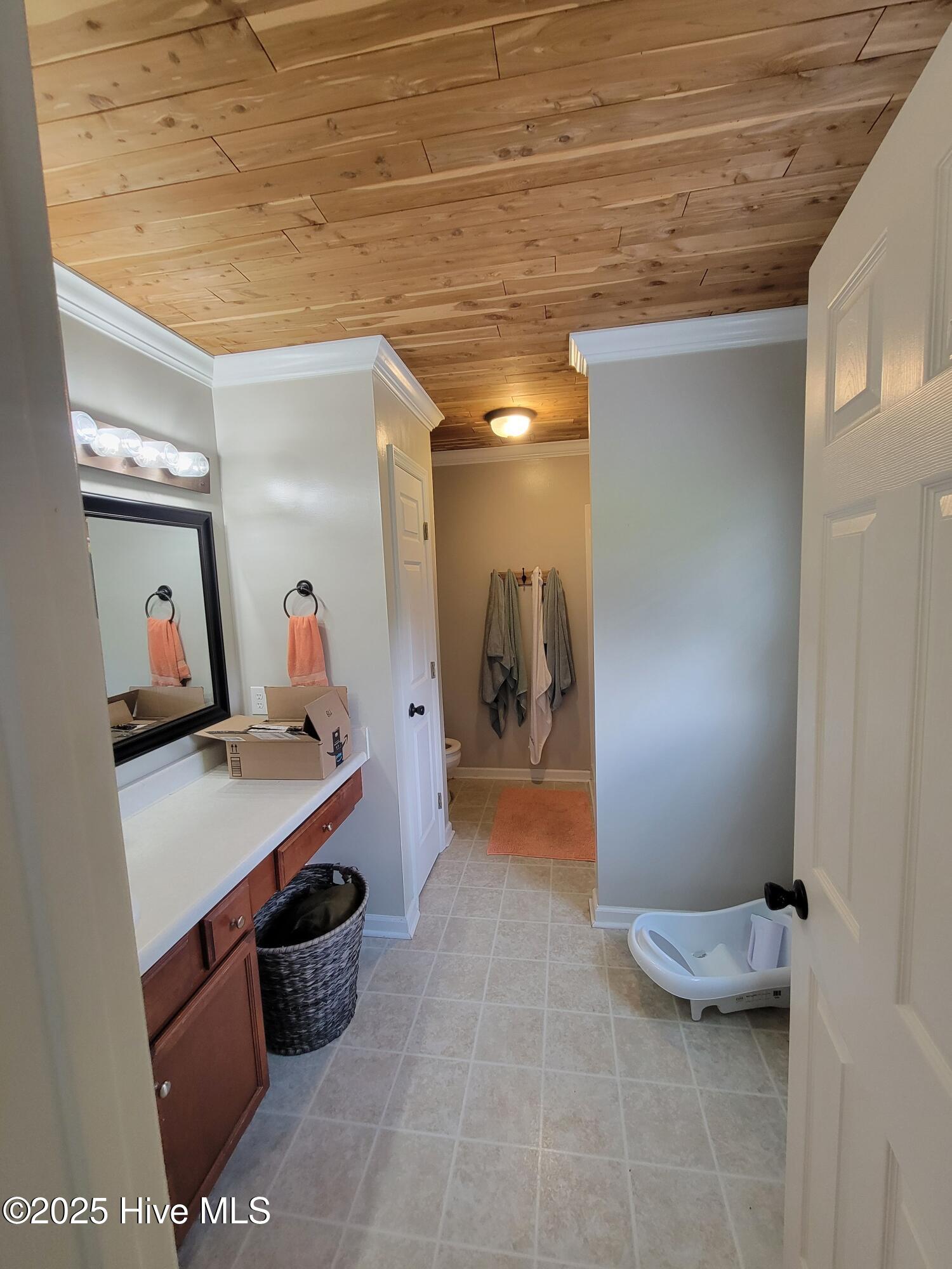 100545982 | Photo 15