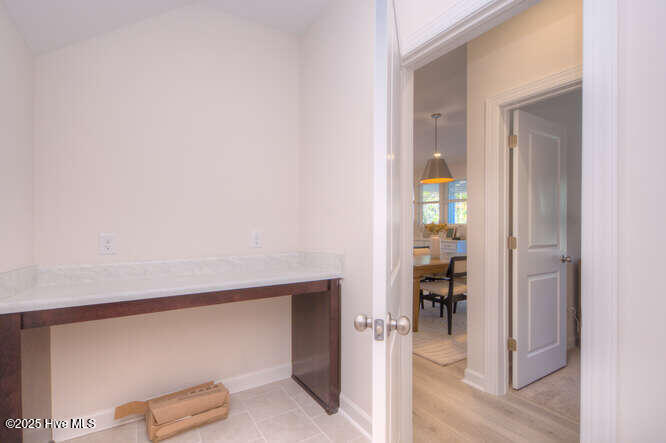 100540645 | Photo 23