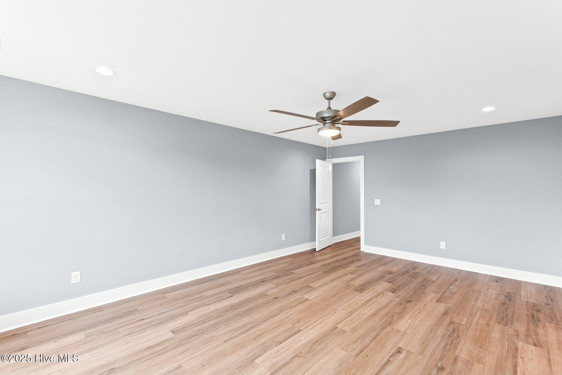 100534287 | Photo 23