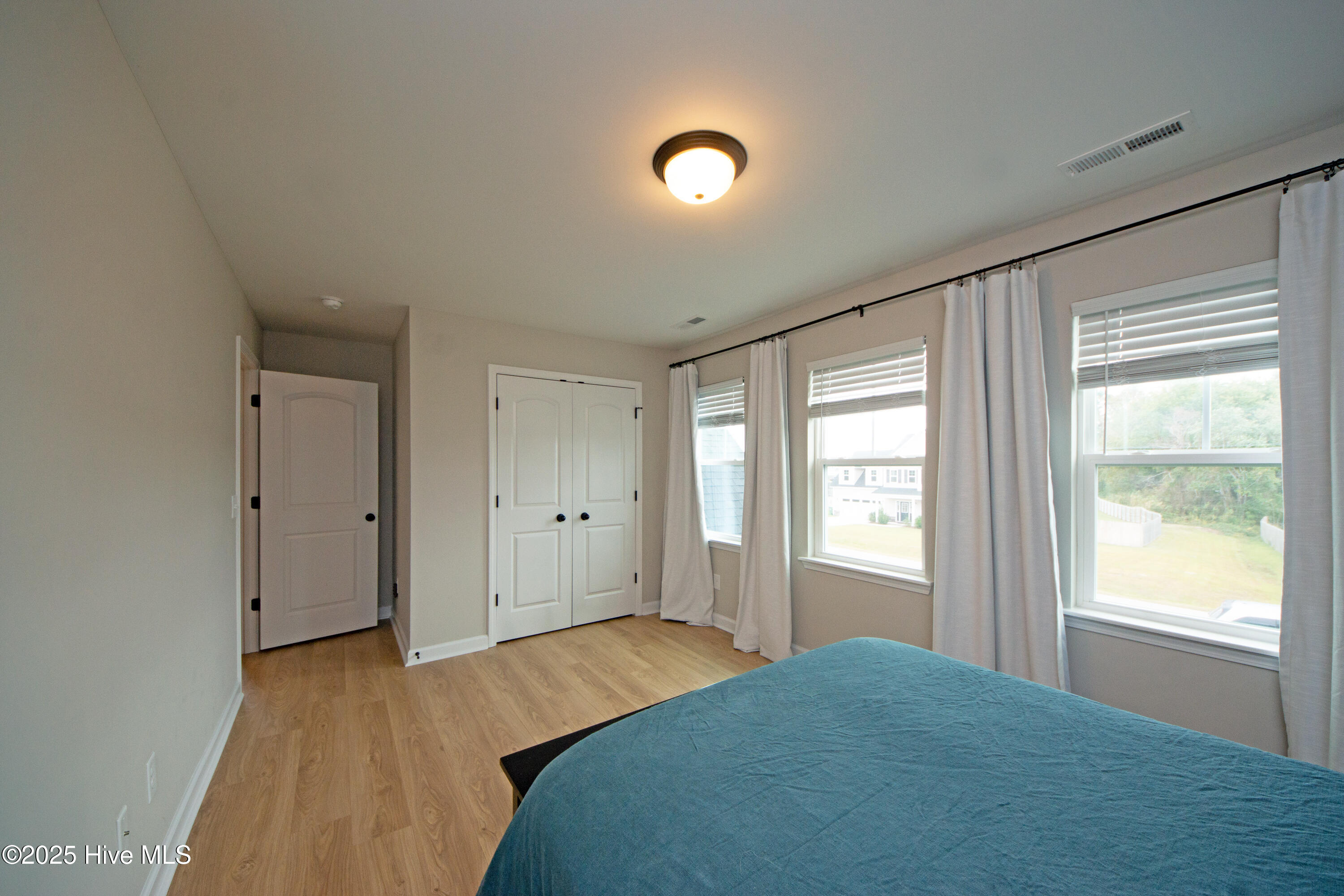 100539129 | Photo 40