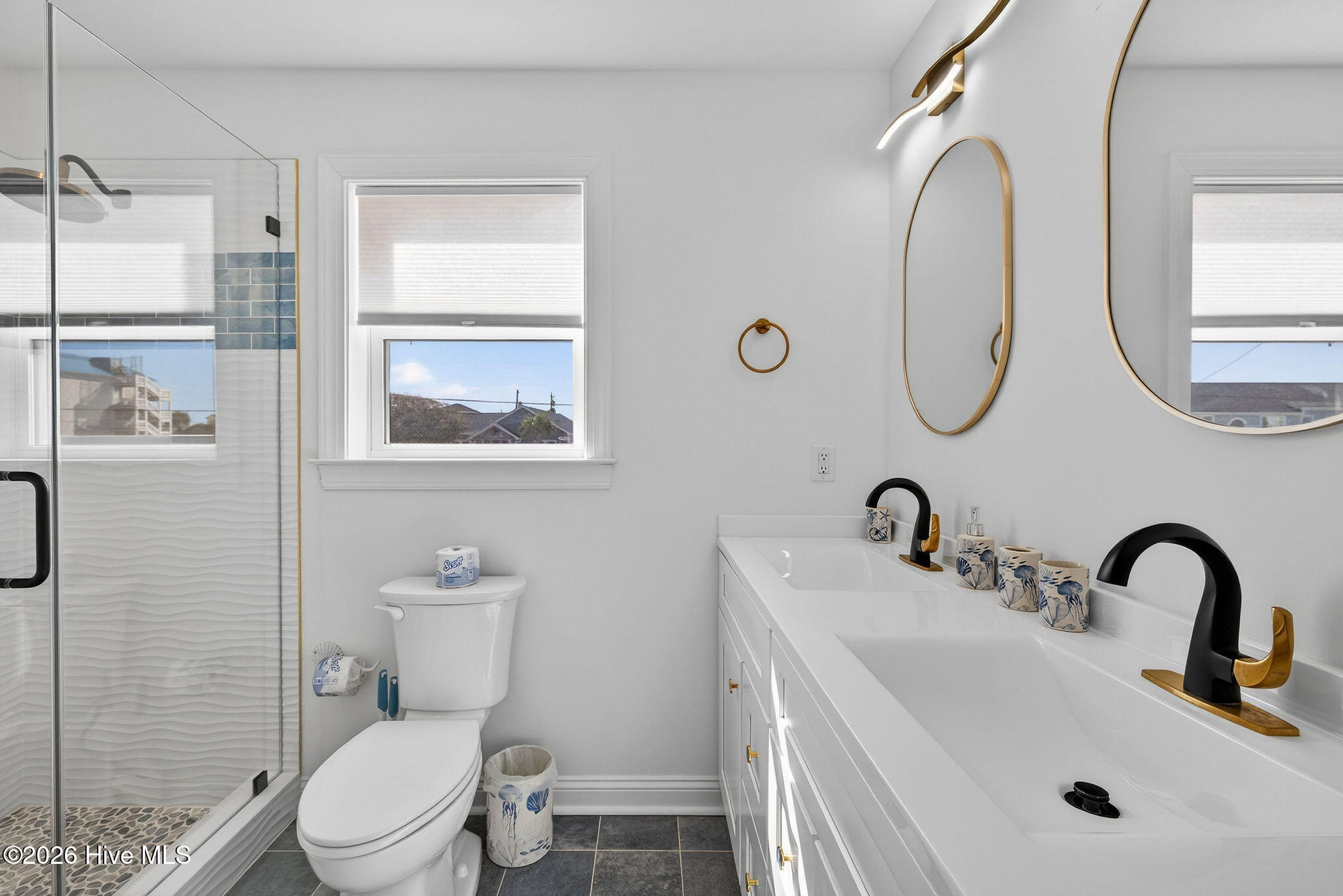 100565541 | Photo 42