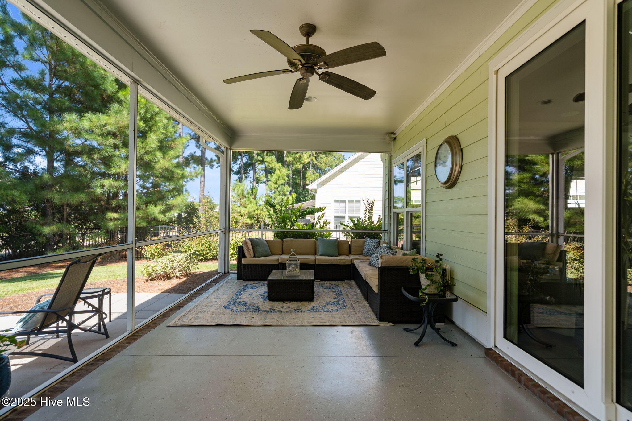 100532627 | Photo 42