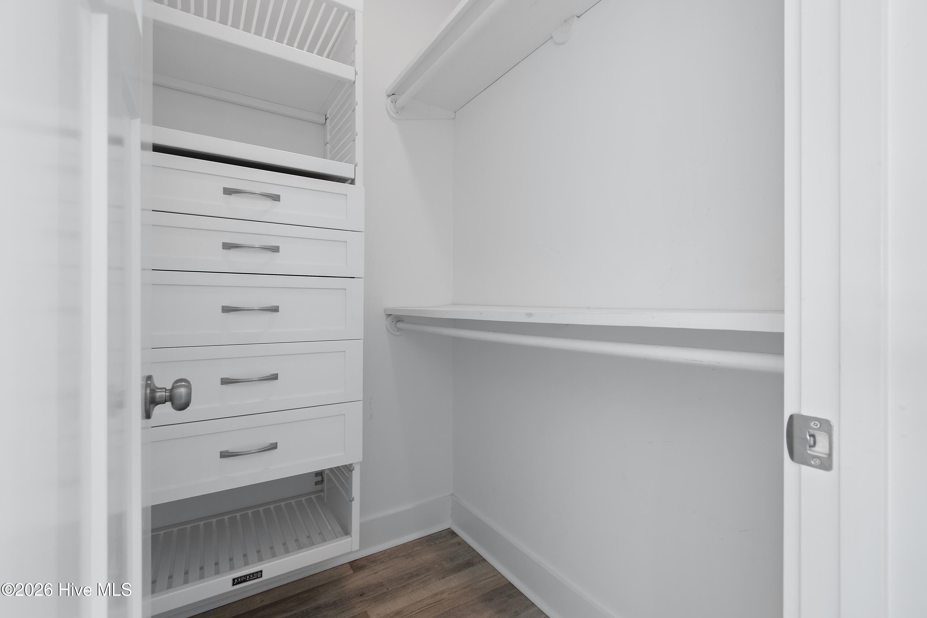 100567916 | Photo 38