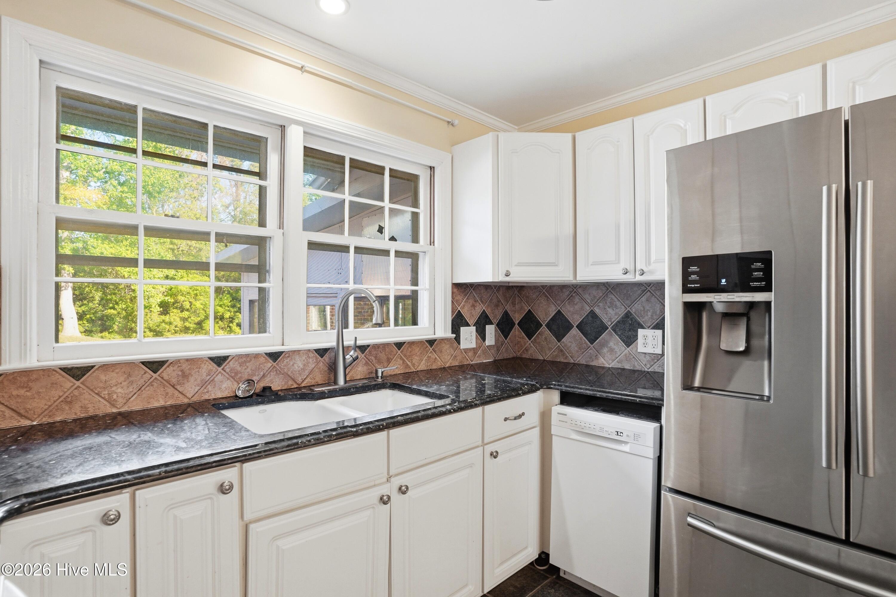 100567003 | Photo 11