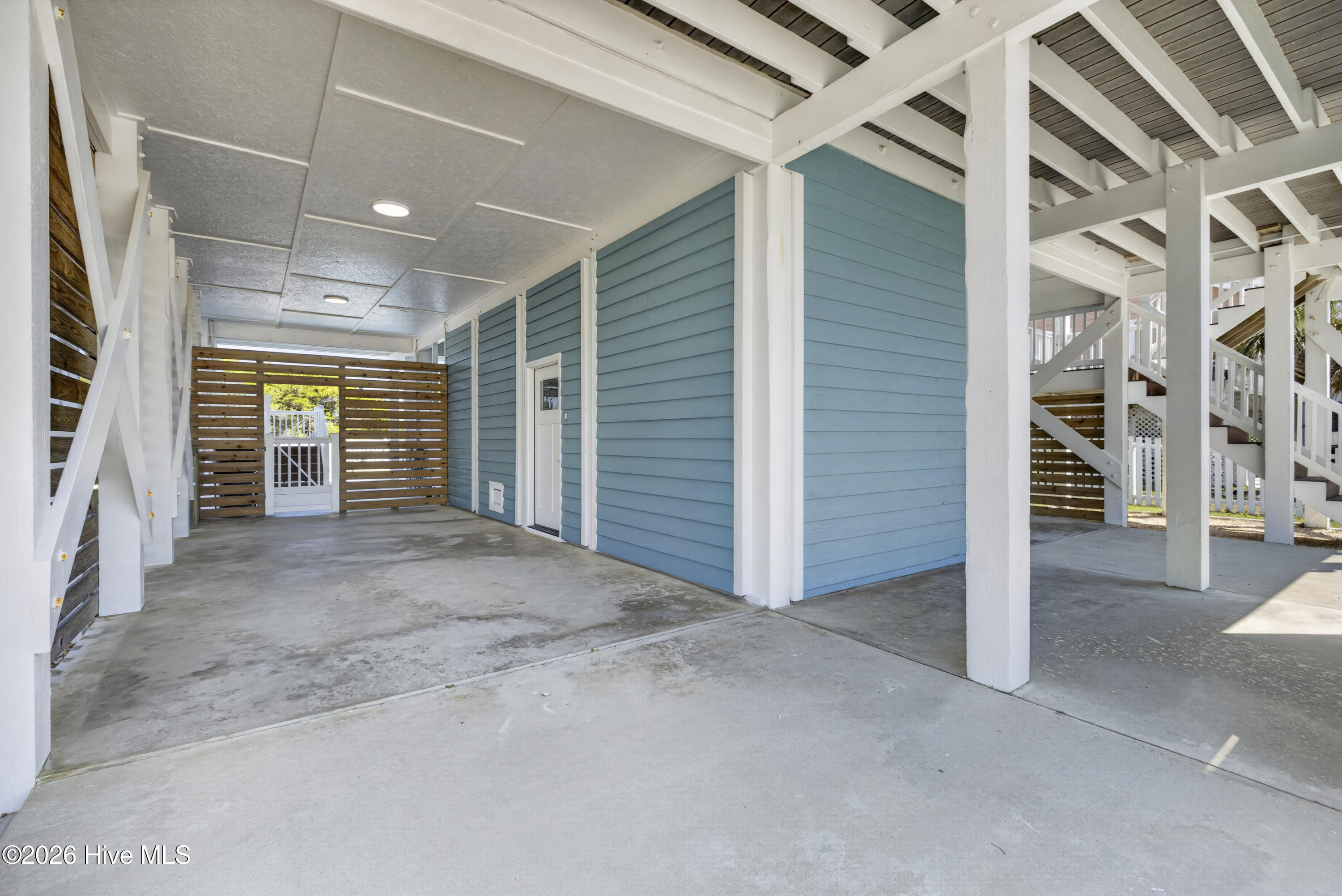 100568247 | Photo 72