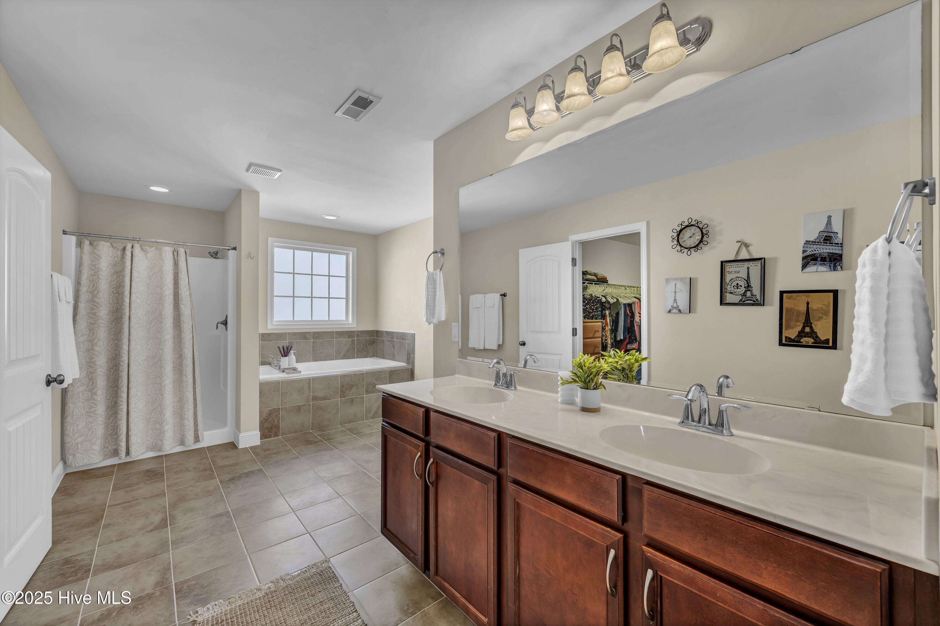 100549704 | Photo 29