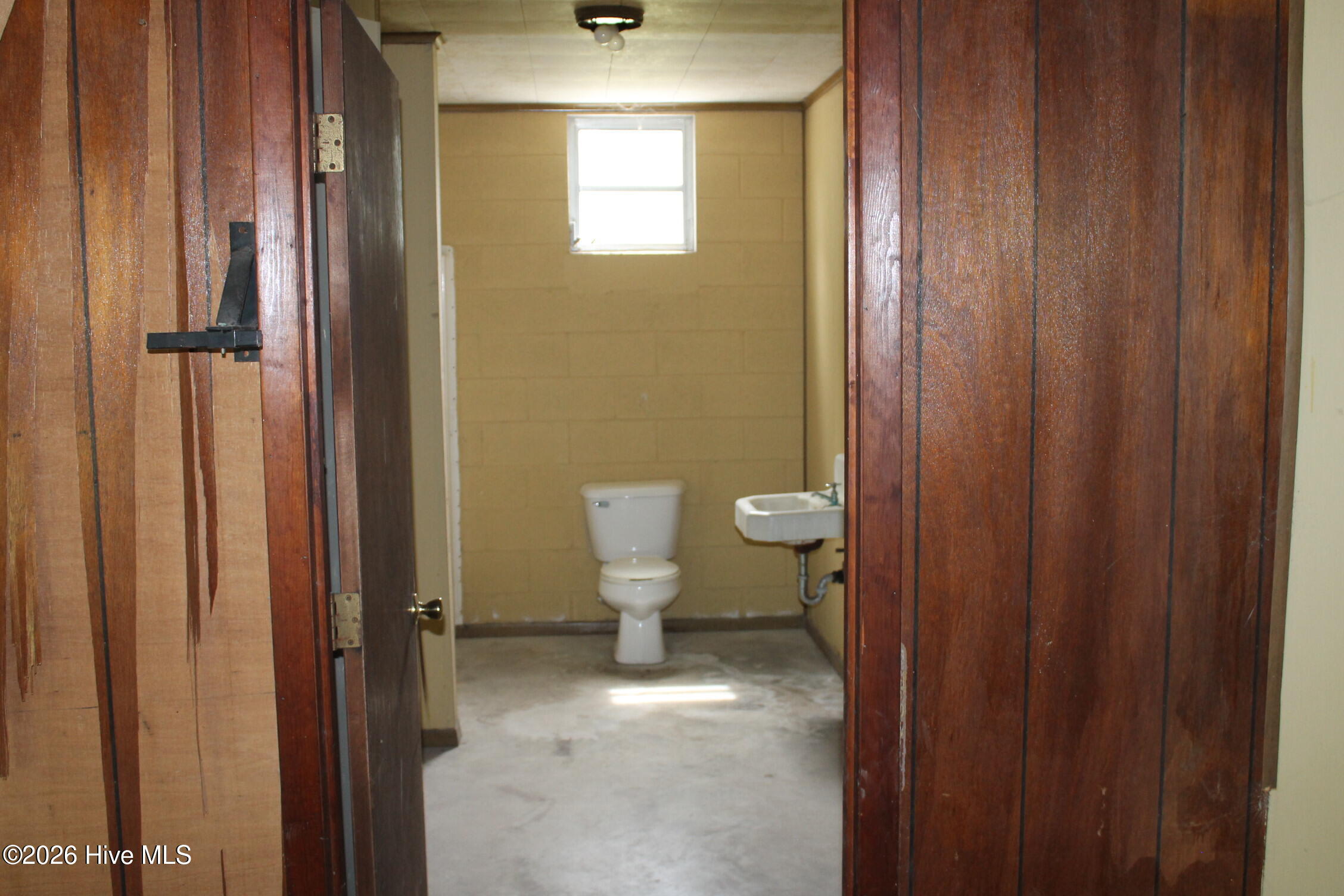 100565627 | Photo 18