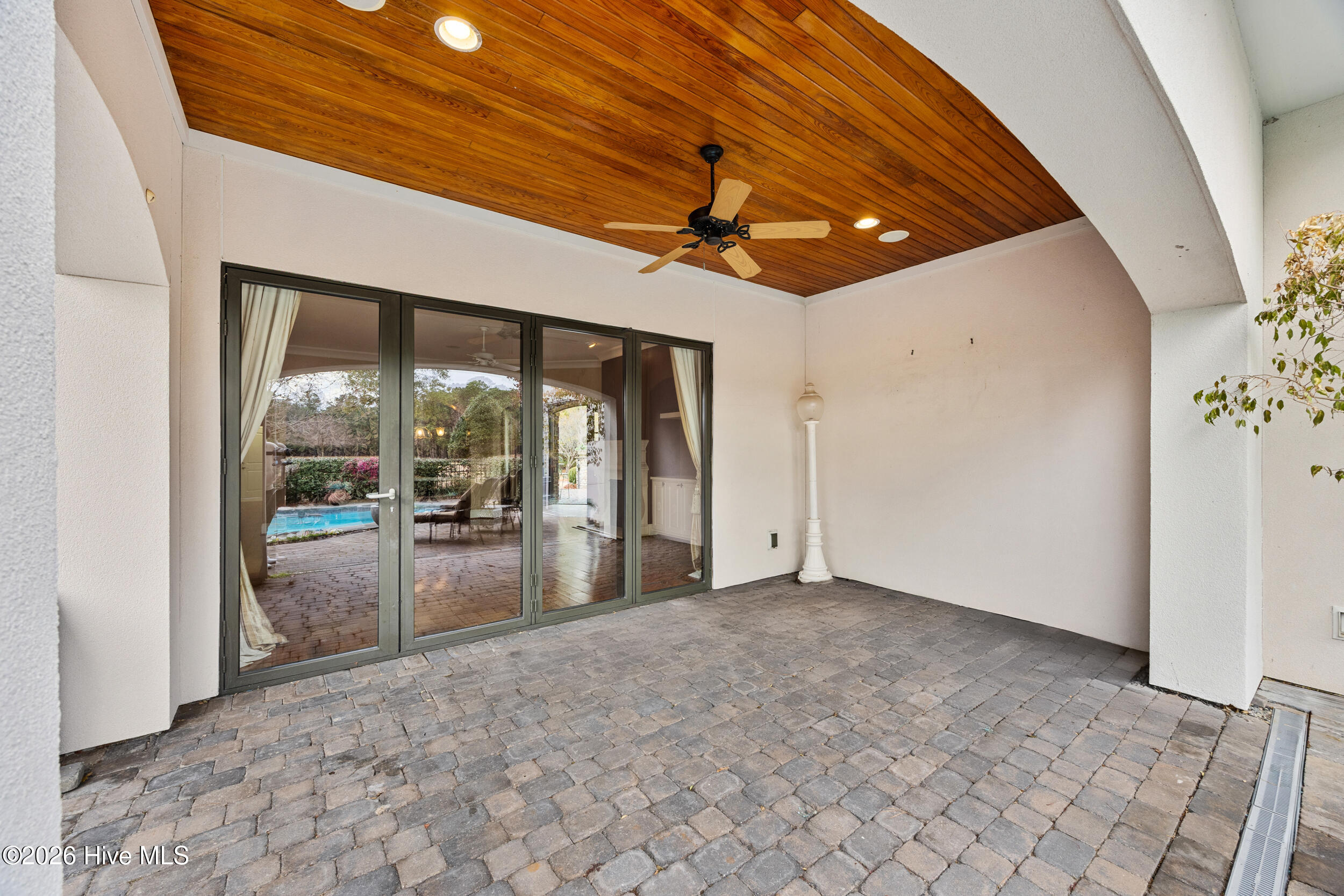 100547162 | Photo 49