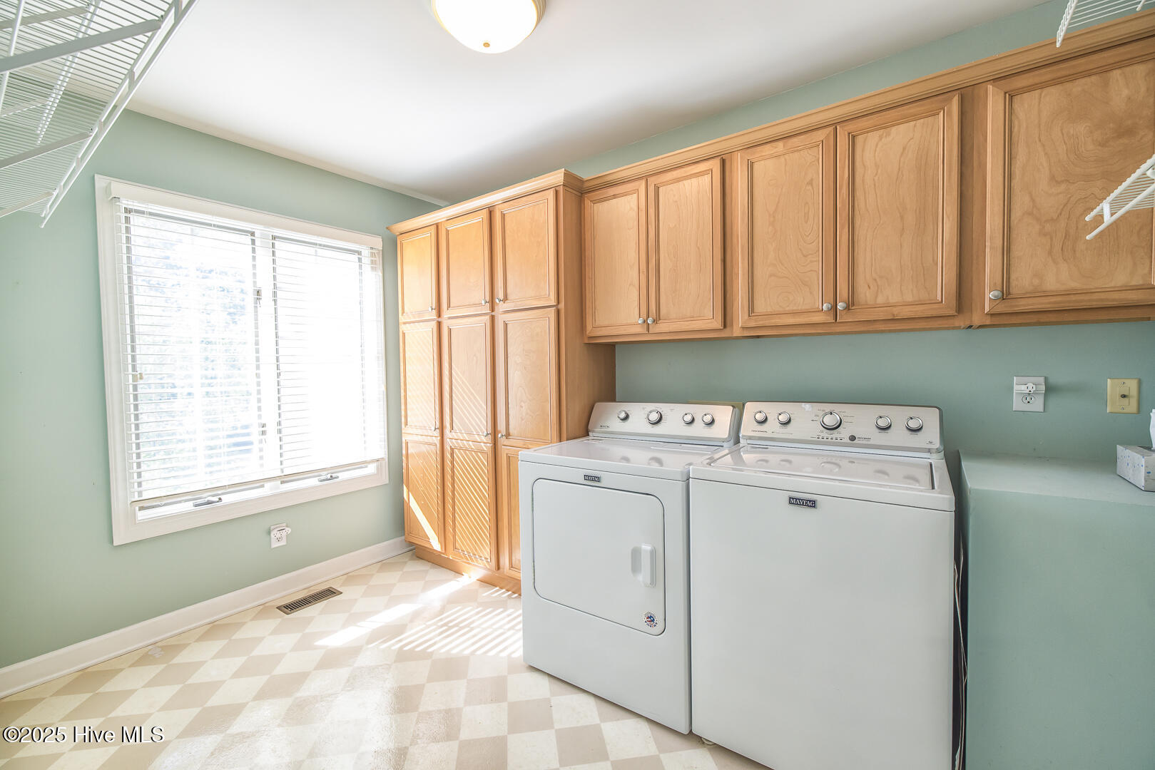 100544810 | Photo 33