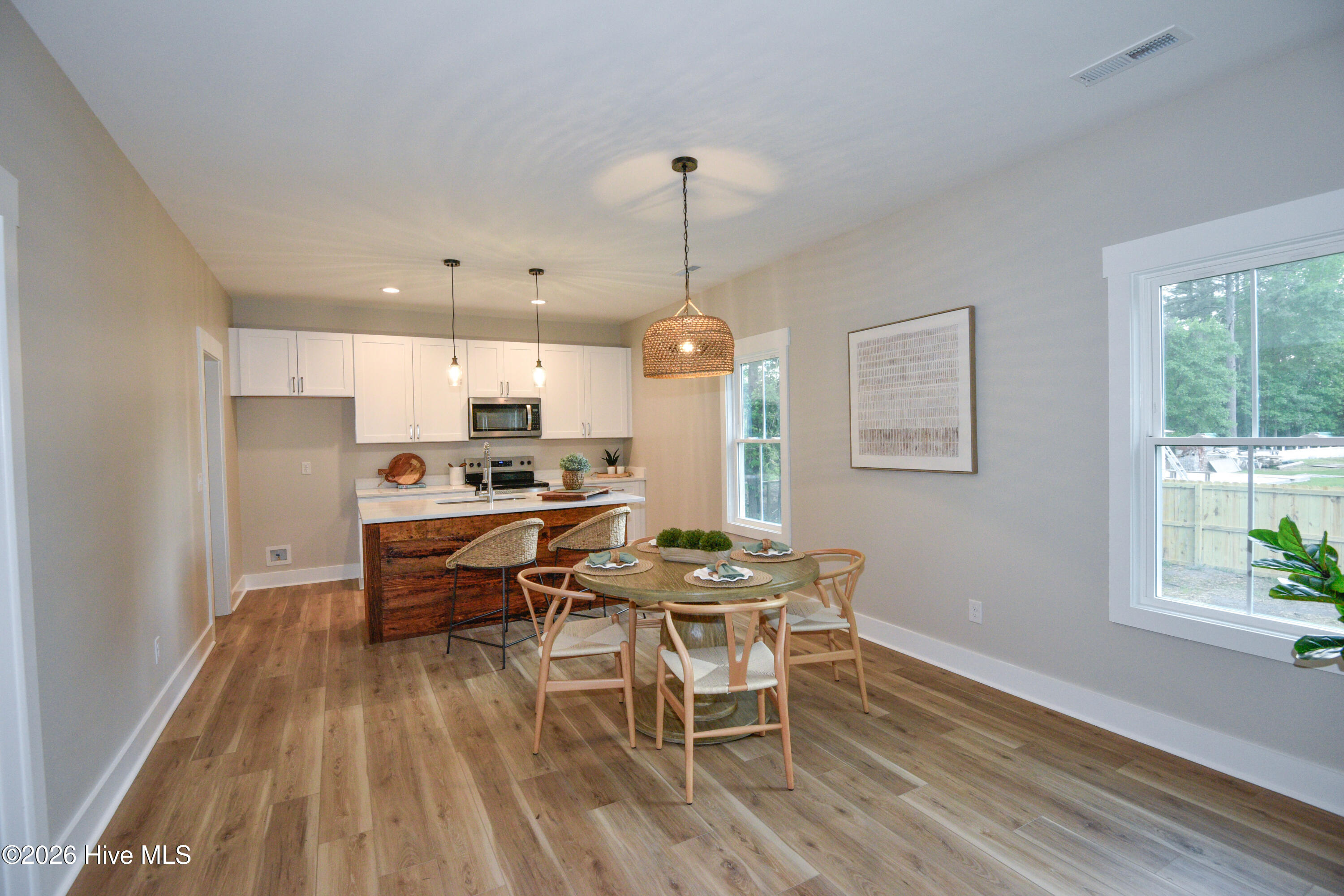 100569320 | Photo 15