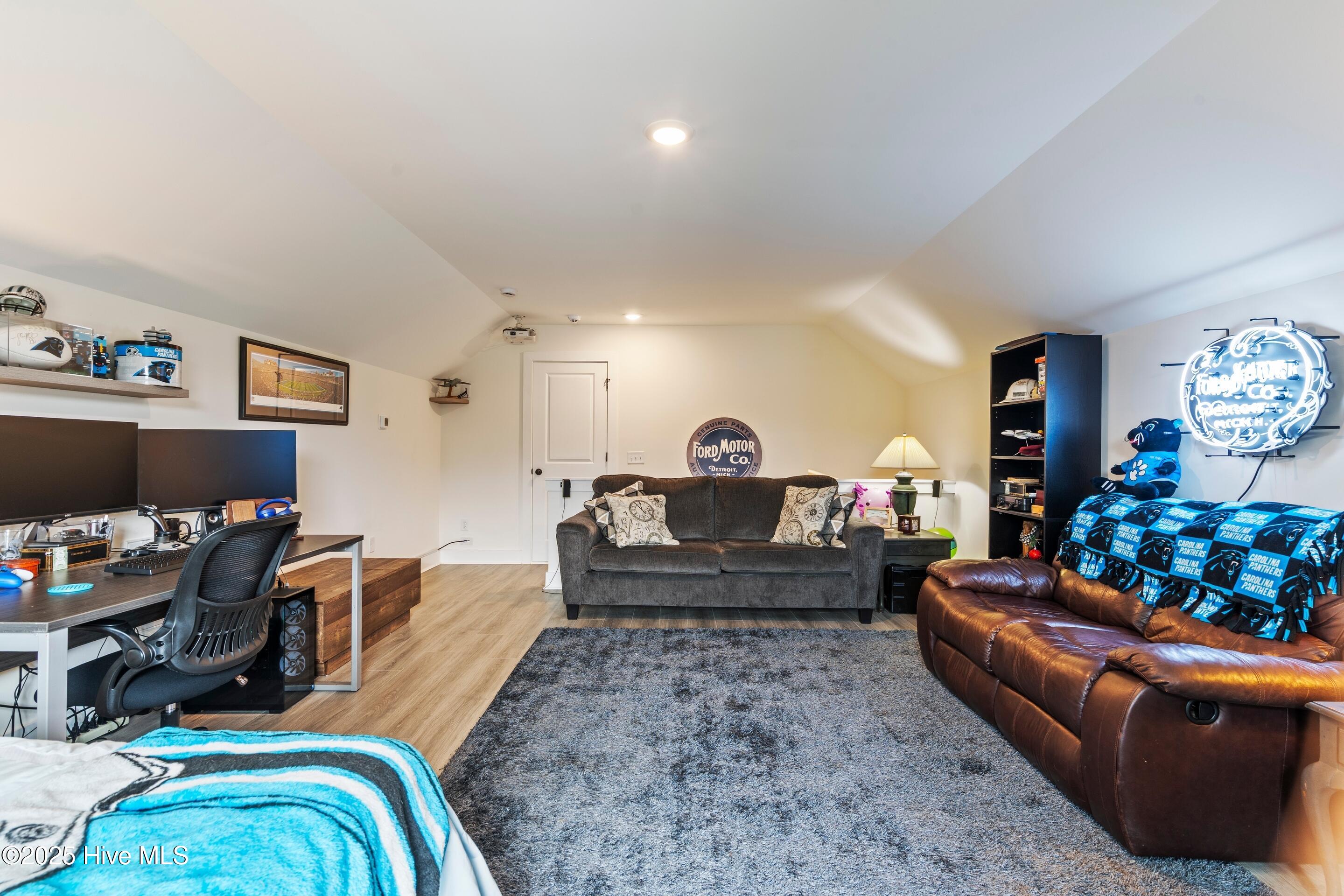 100525956 | Photo 47