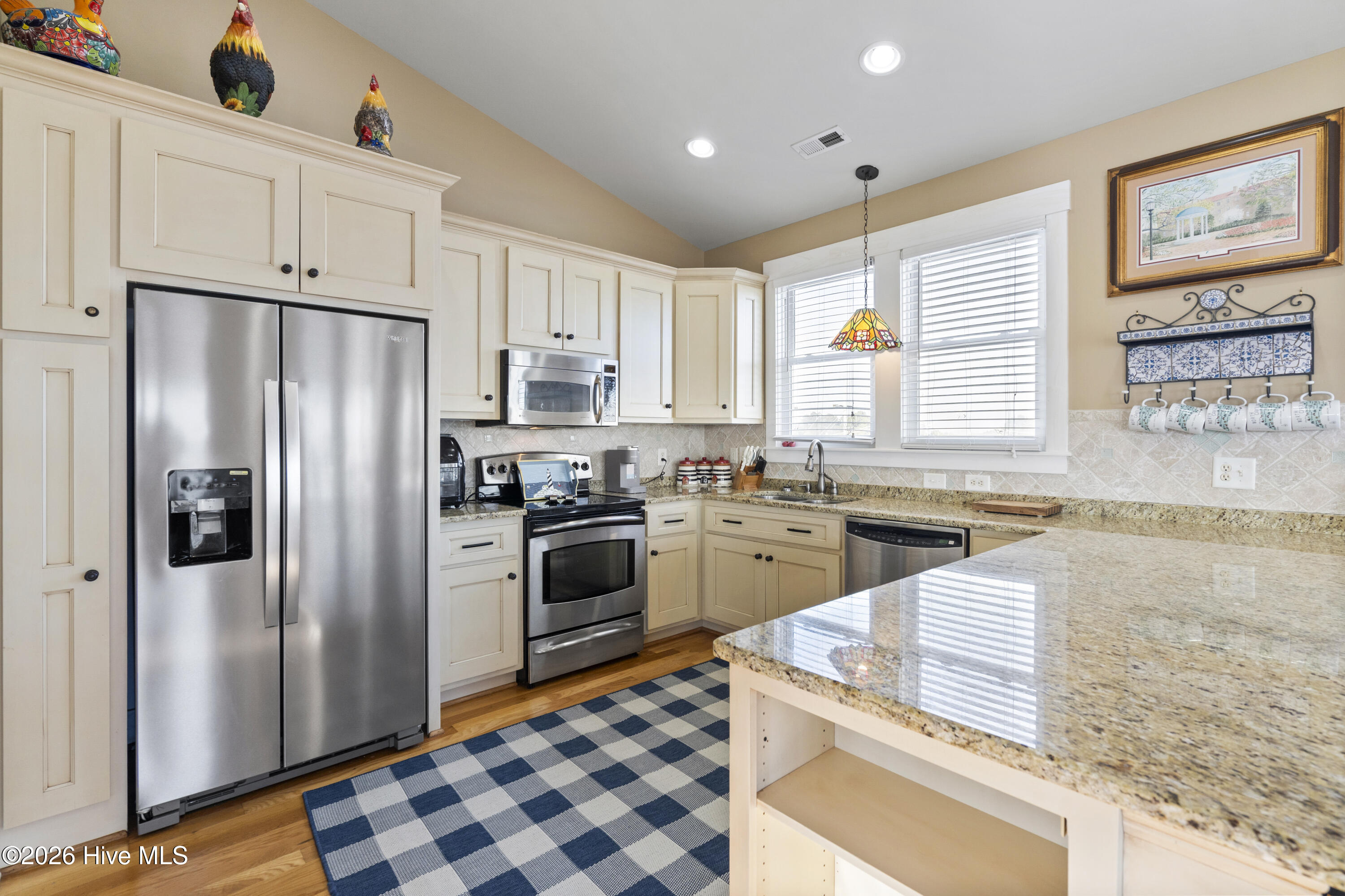 100555944 | Photo 36