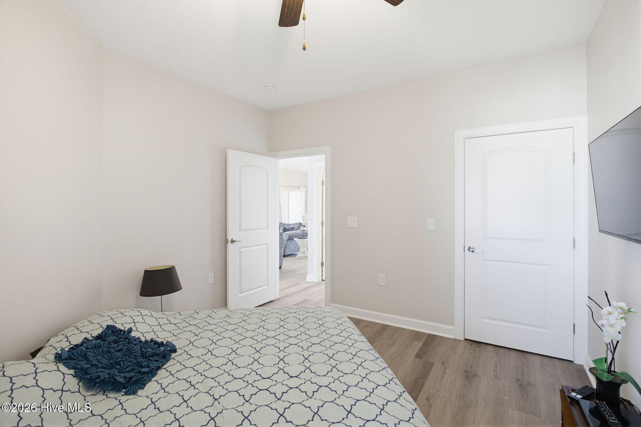 100570113 | Photo 21