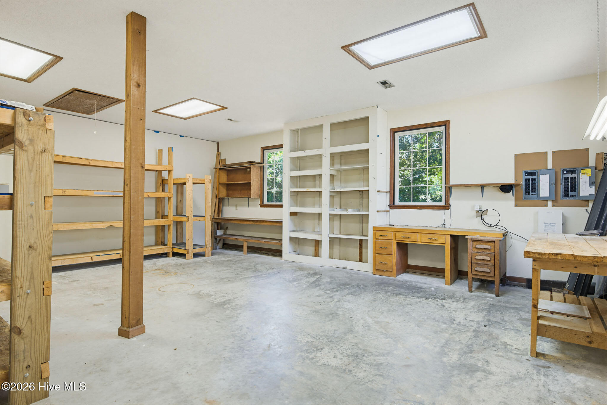 100568983 | Photo 60