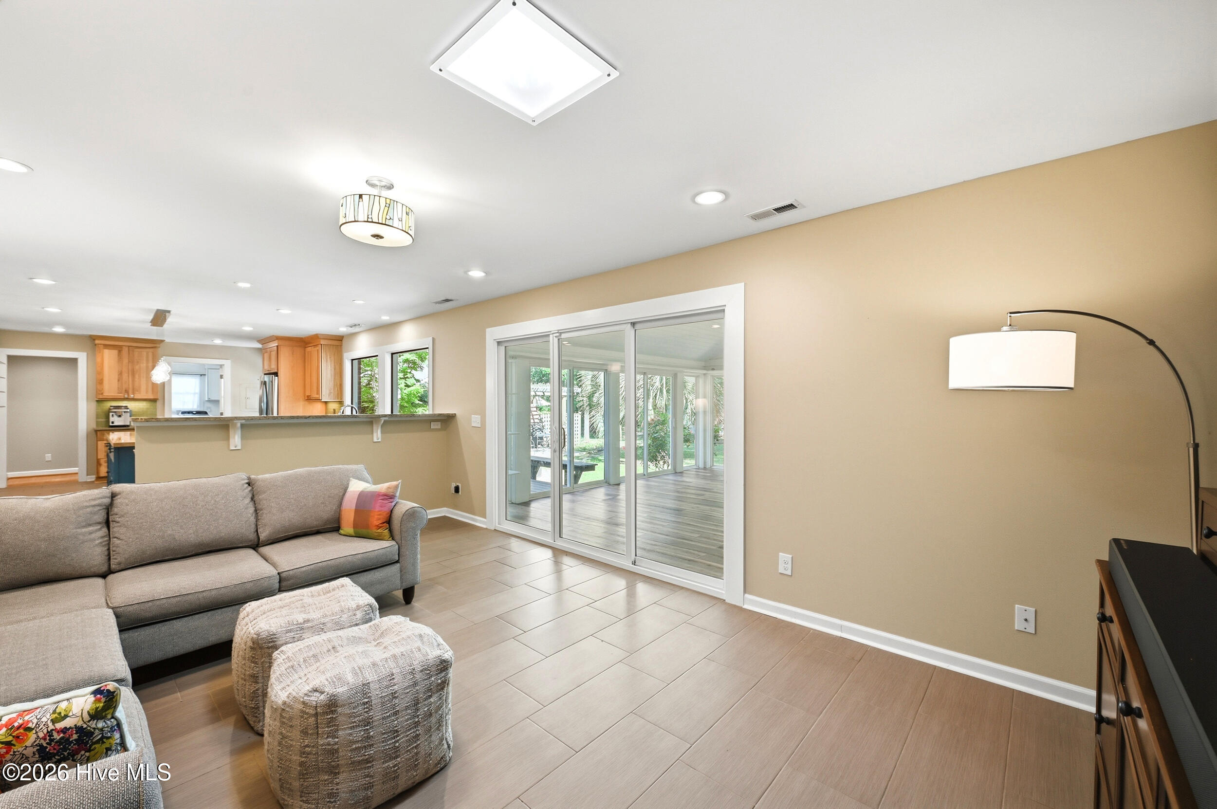 100570431 | Photo 17