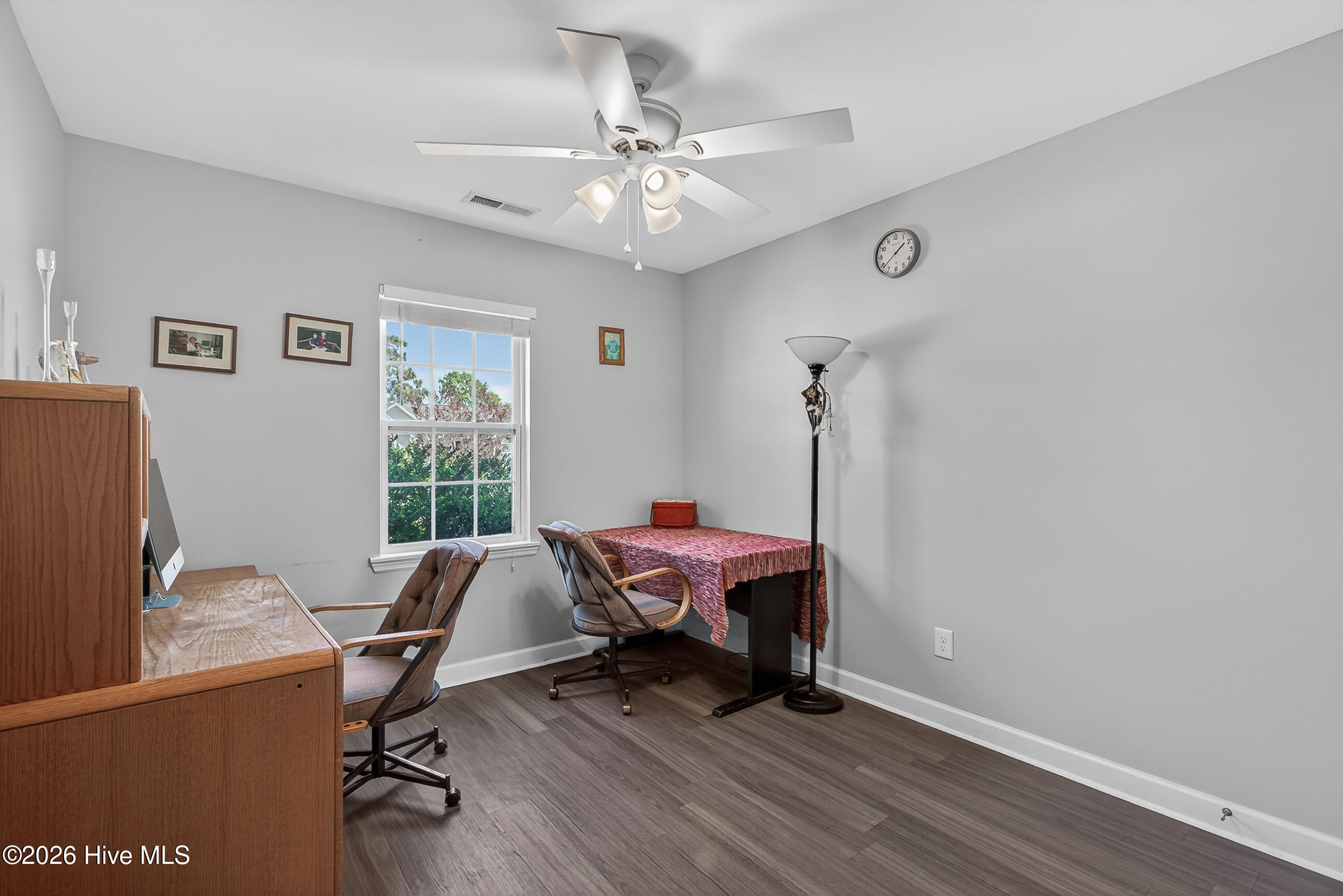 100569204 | Photo 23