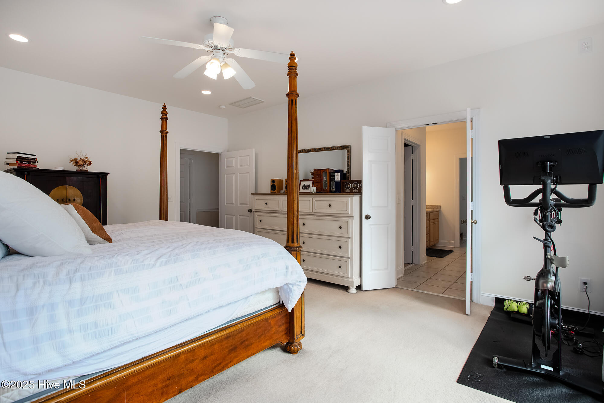 100532044 | Photo 35