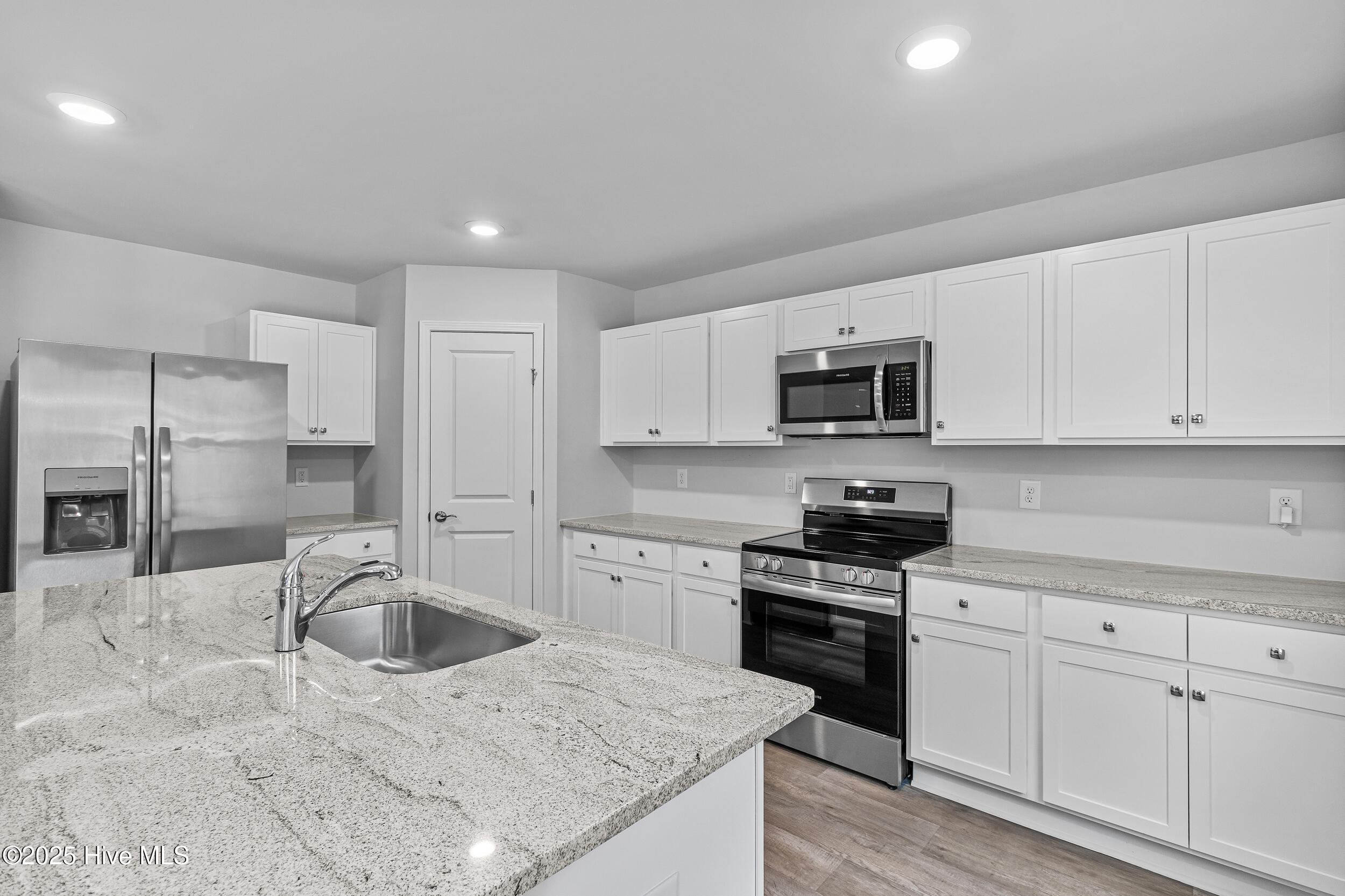 100538946 | Photo 18