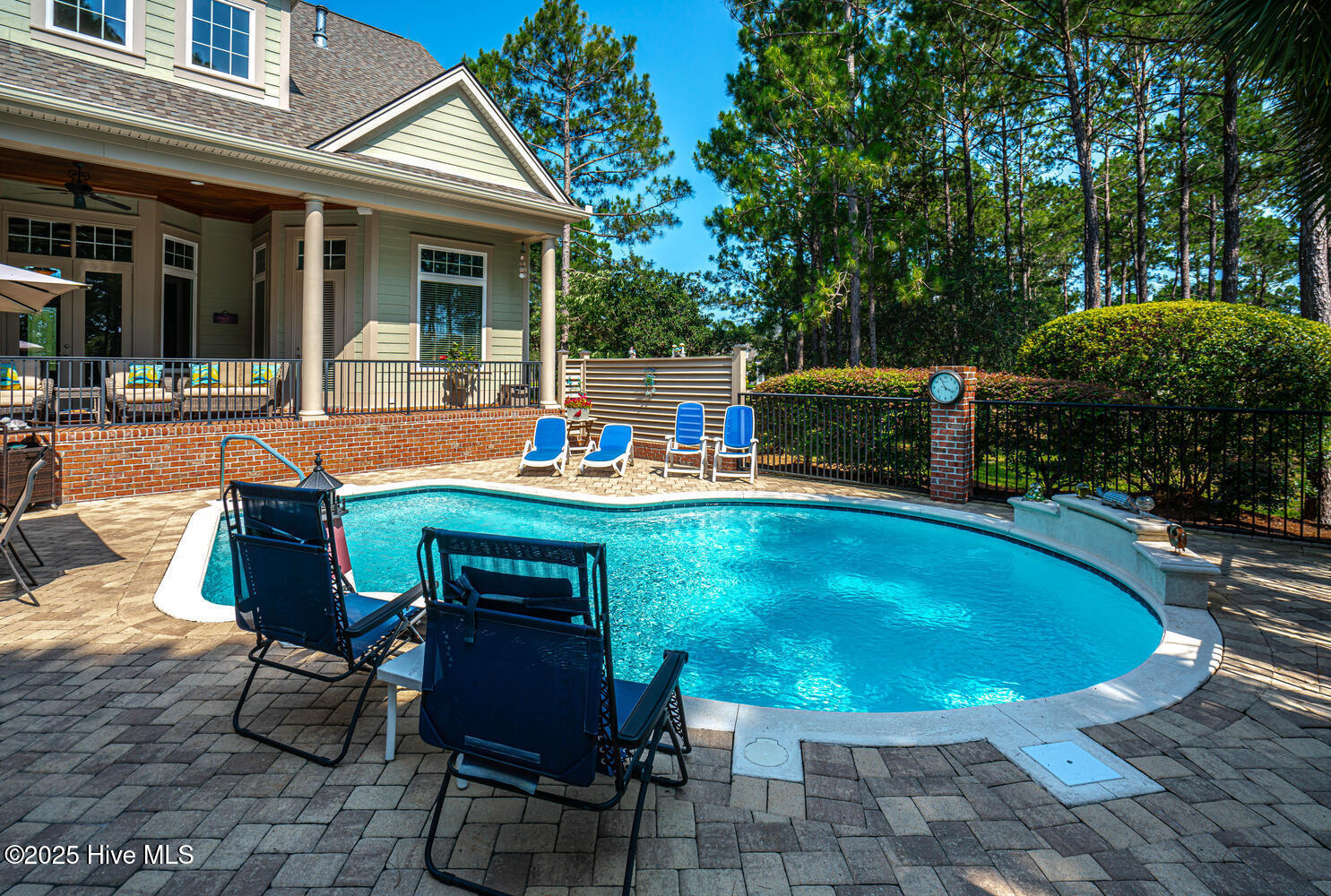 100554375 | Photo 44