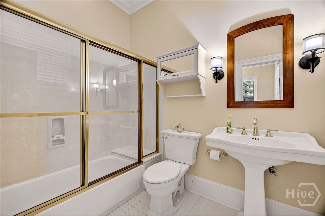 Second bedroom ensuite bath