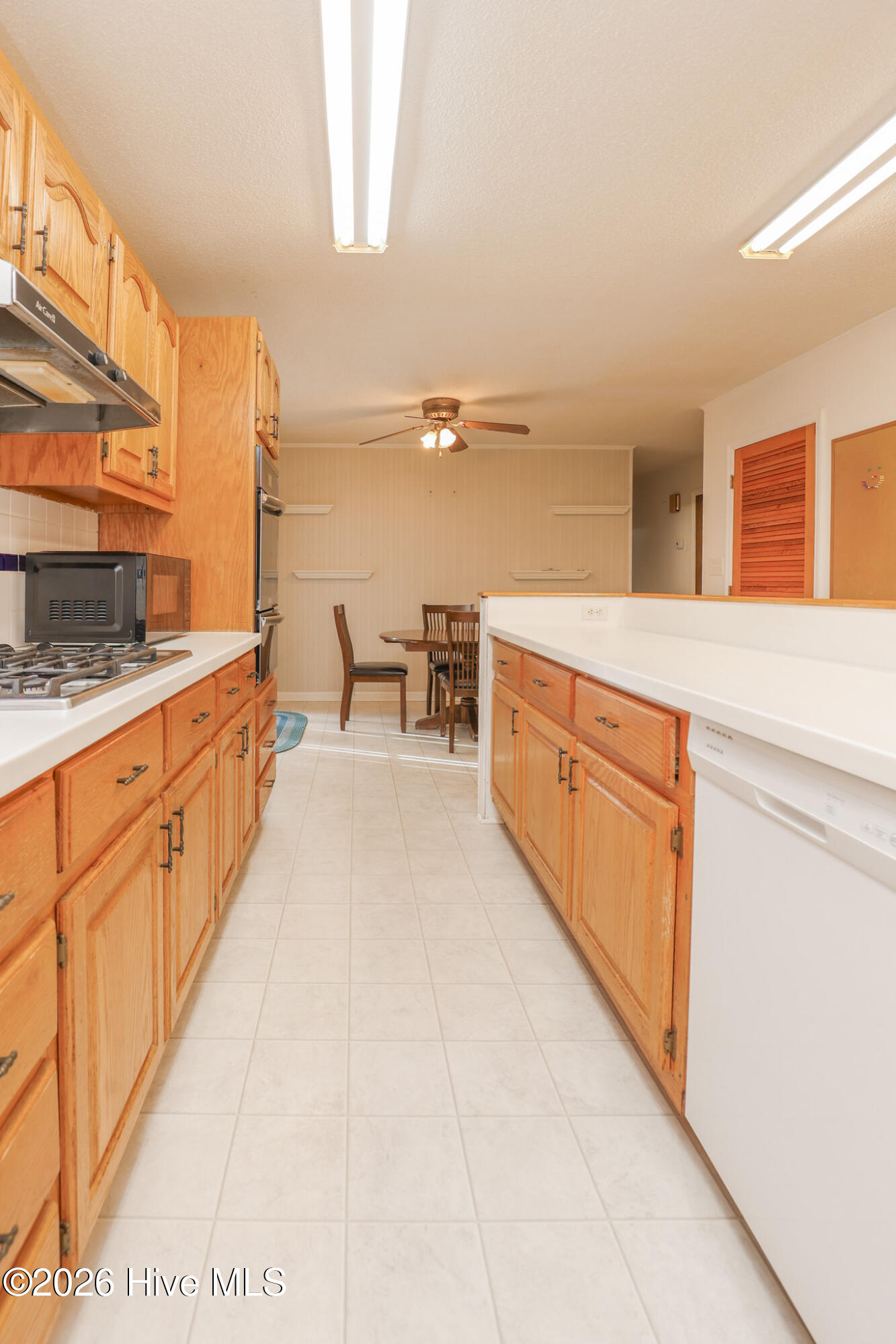 100550482 | Photo 18