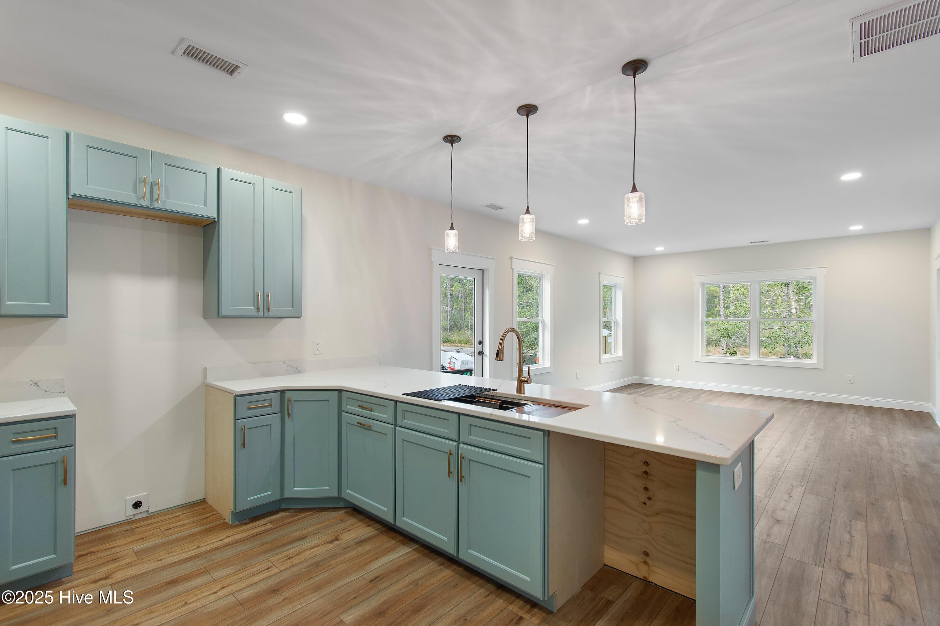 100548446 | Photo 13