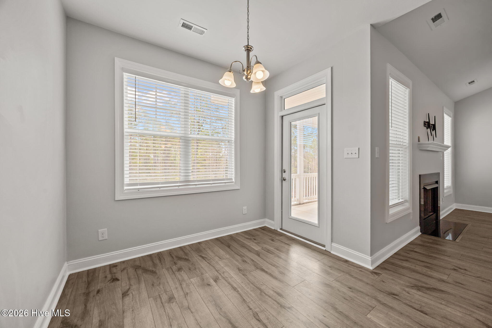 100559560 | Photo 29