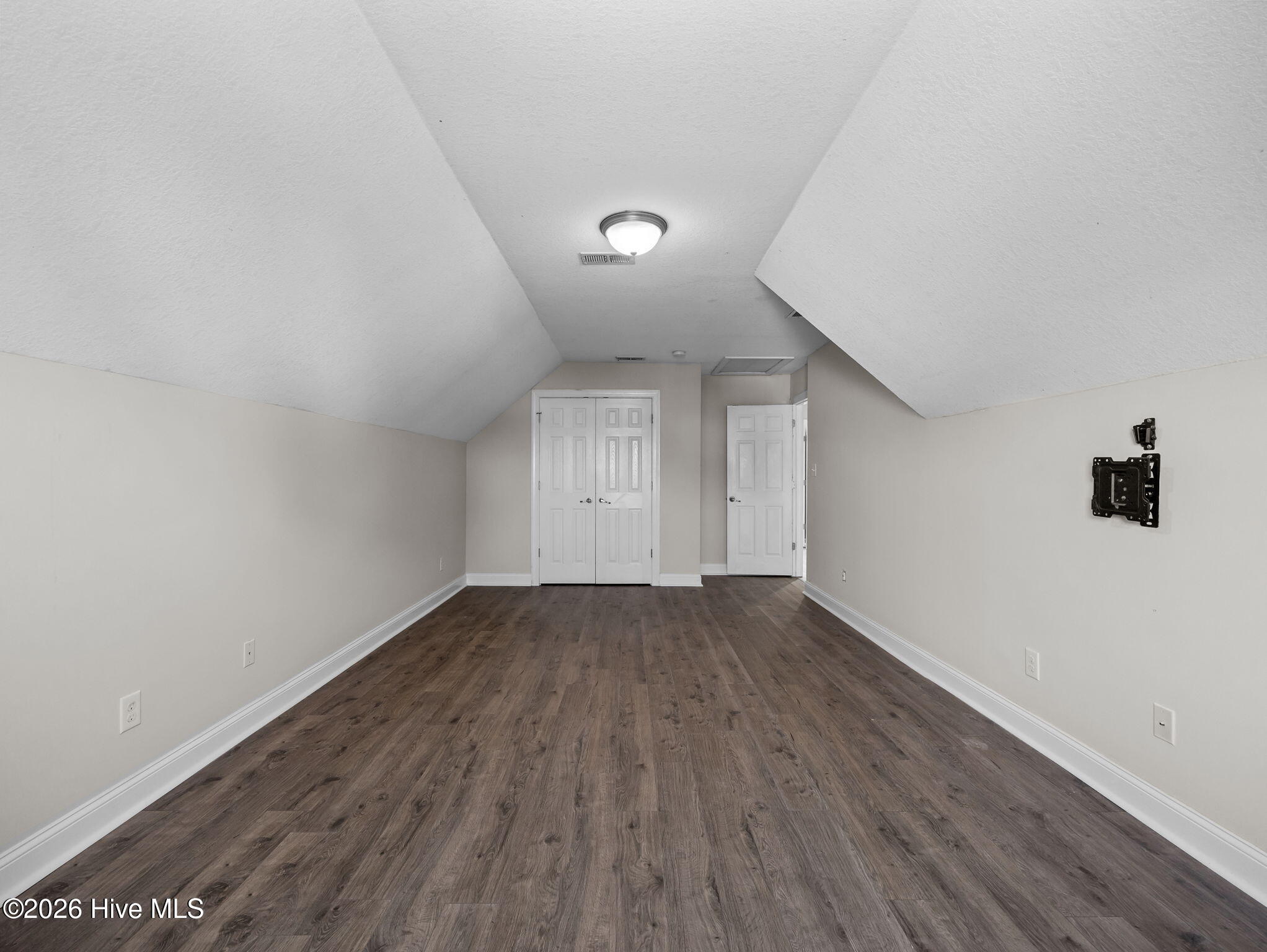 100568078 | Photo 32