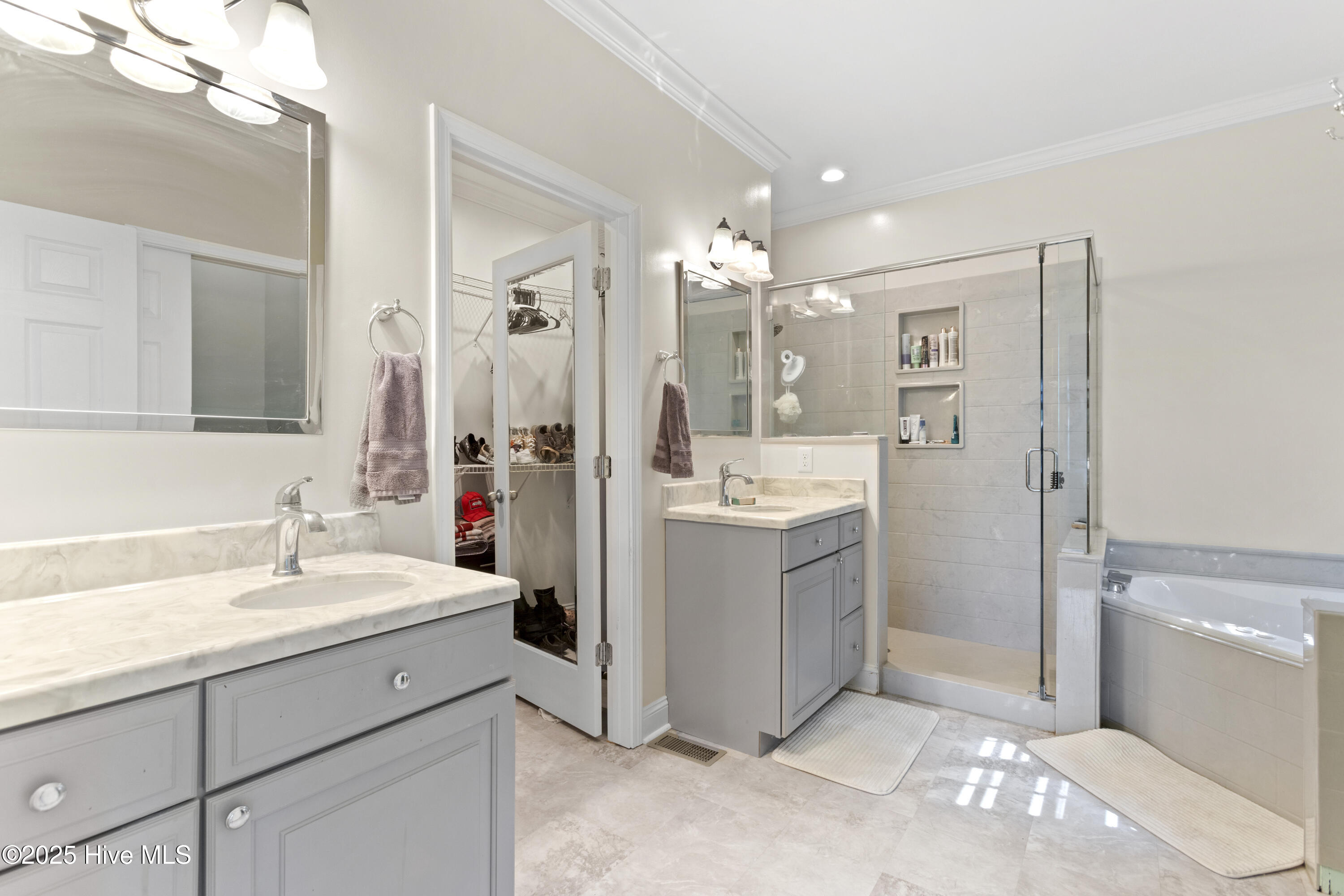 100540143 | Photo 18