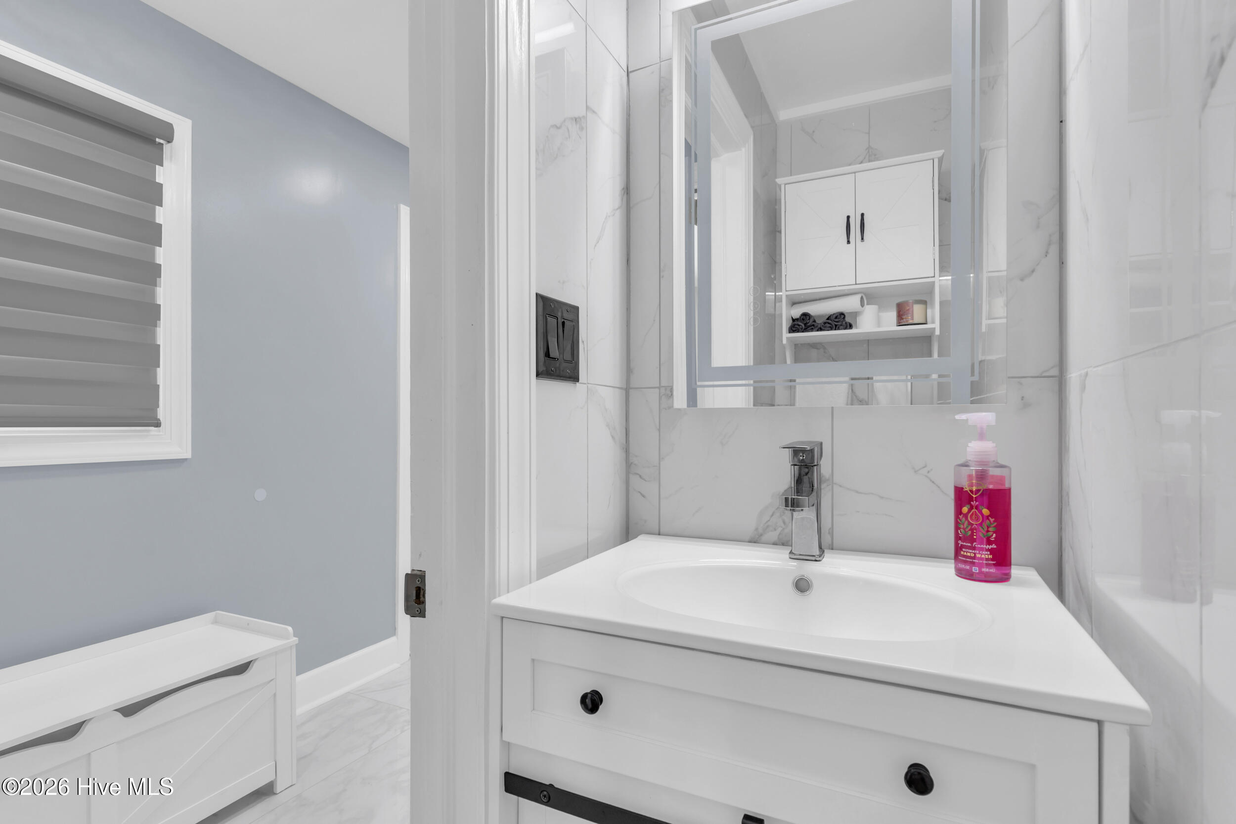 100548646 | Photo 50