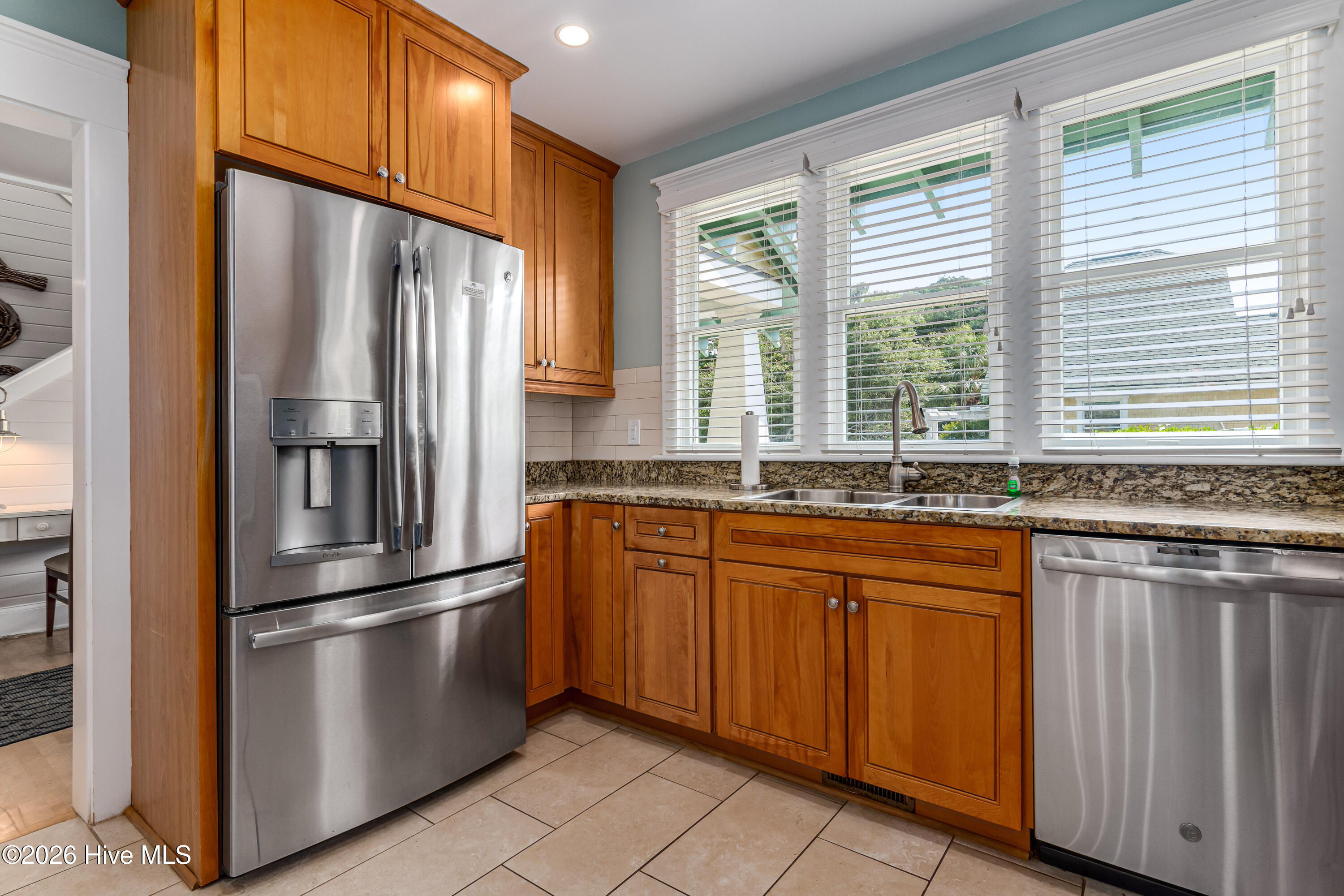 100565822 | Photo 23