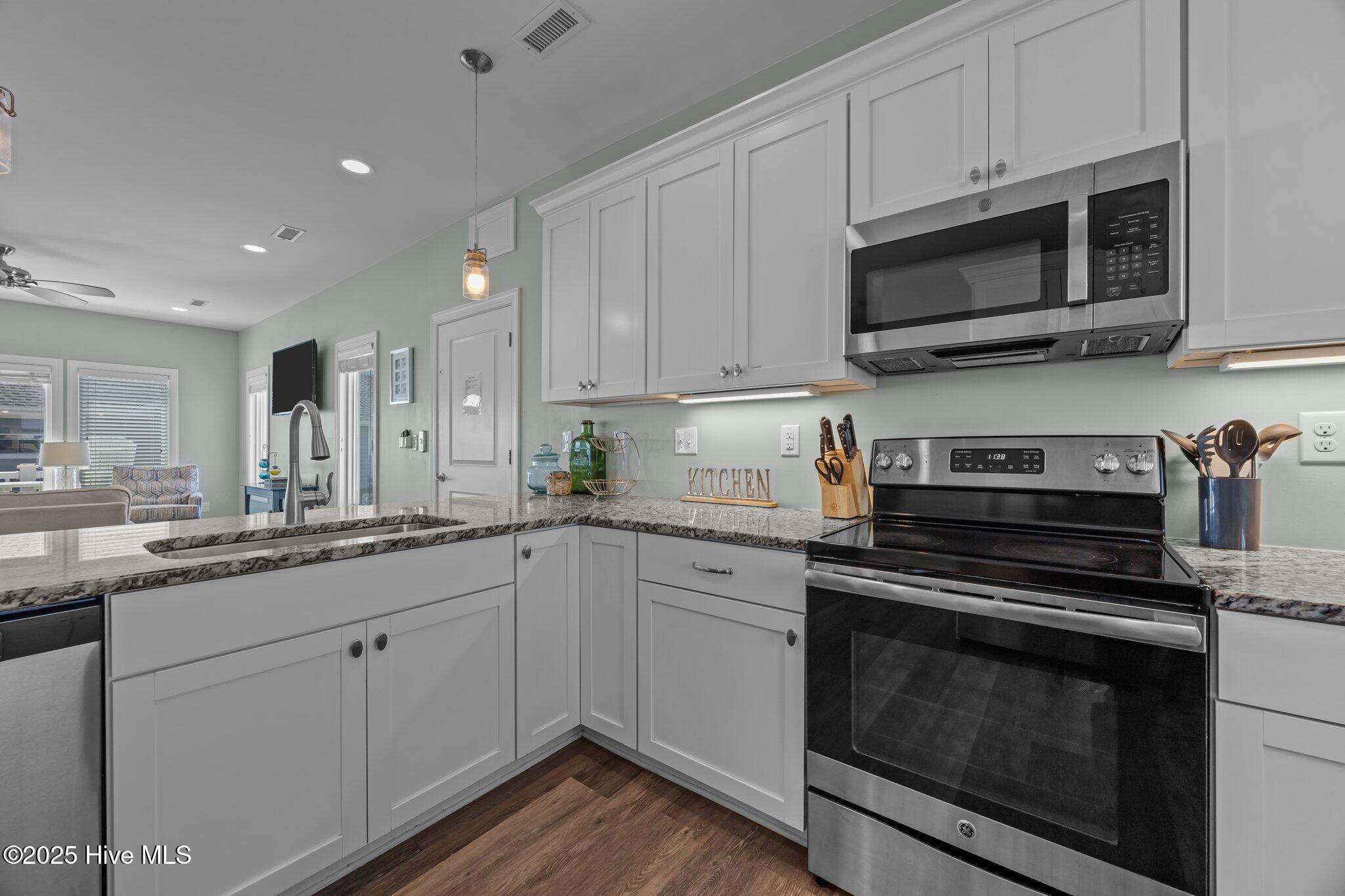 100535053 | Photo 46