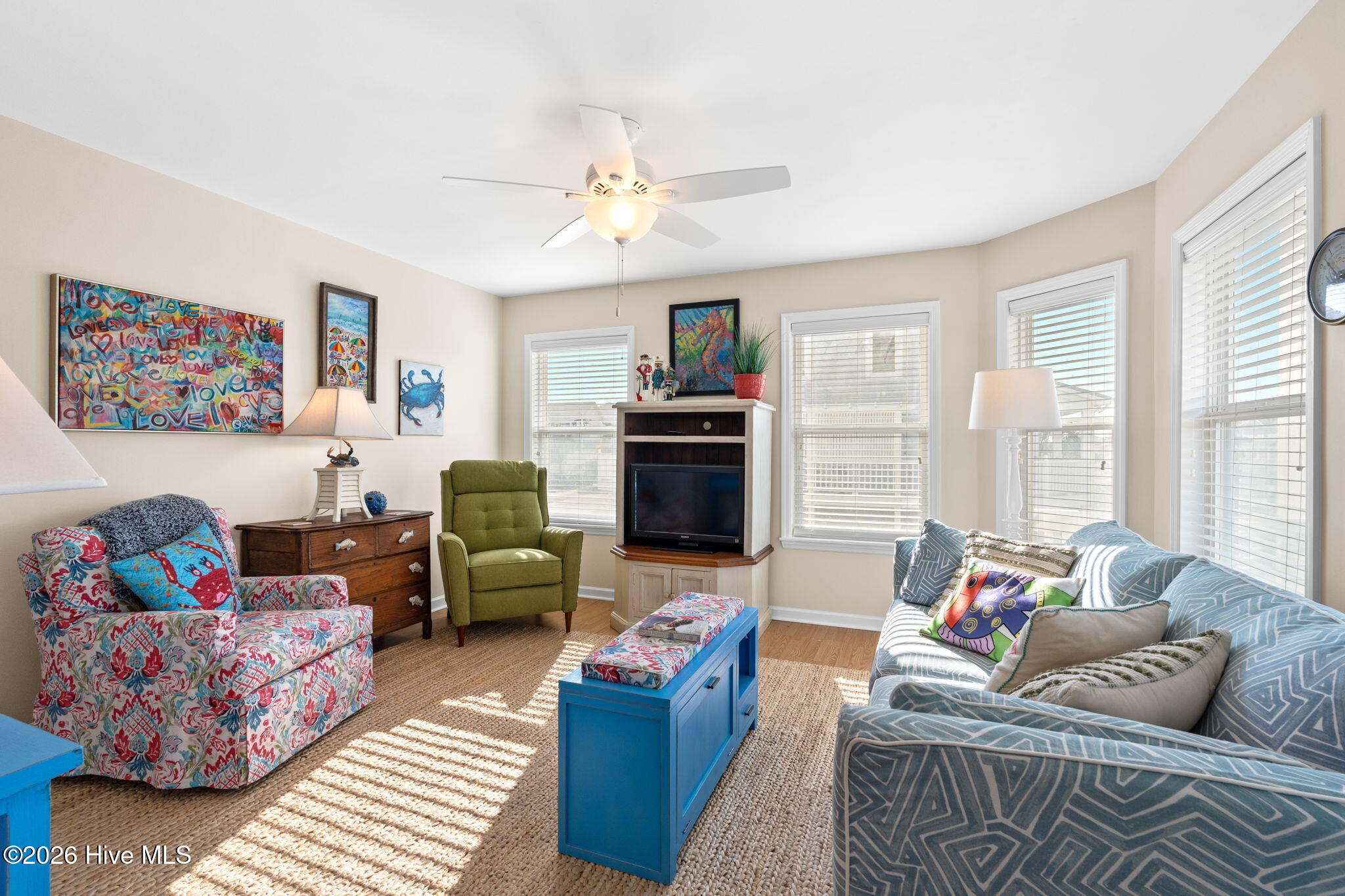 100561633 | Photo 40