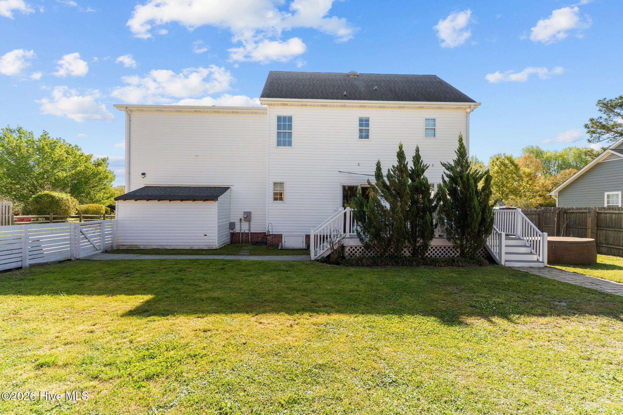 100564590 | Photo 40