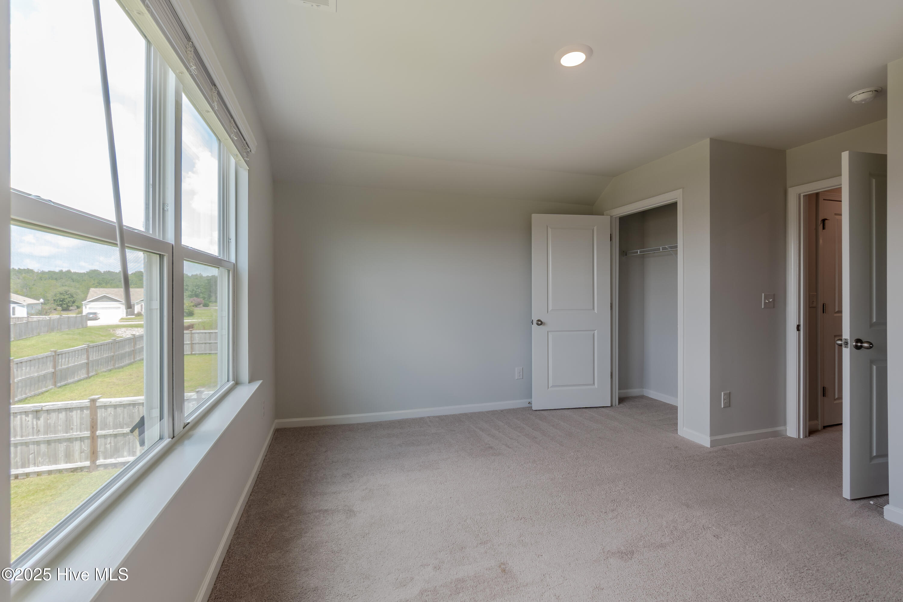 100526053 | Photo 52